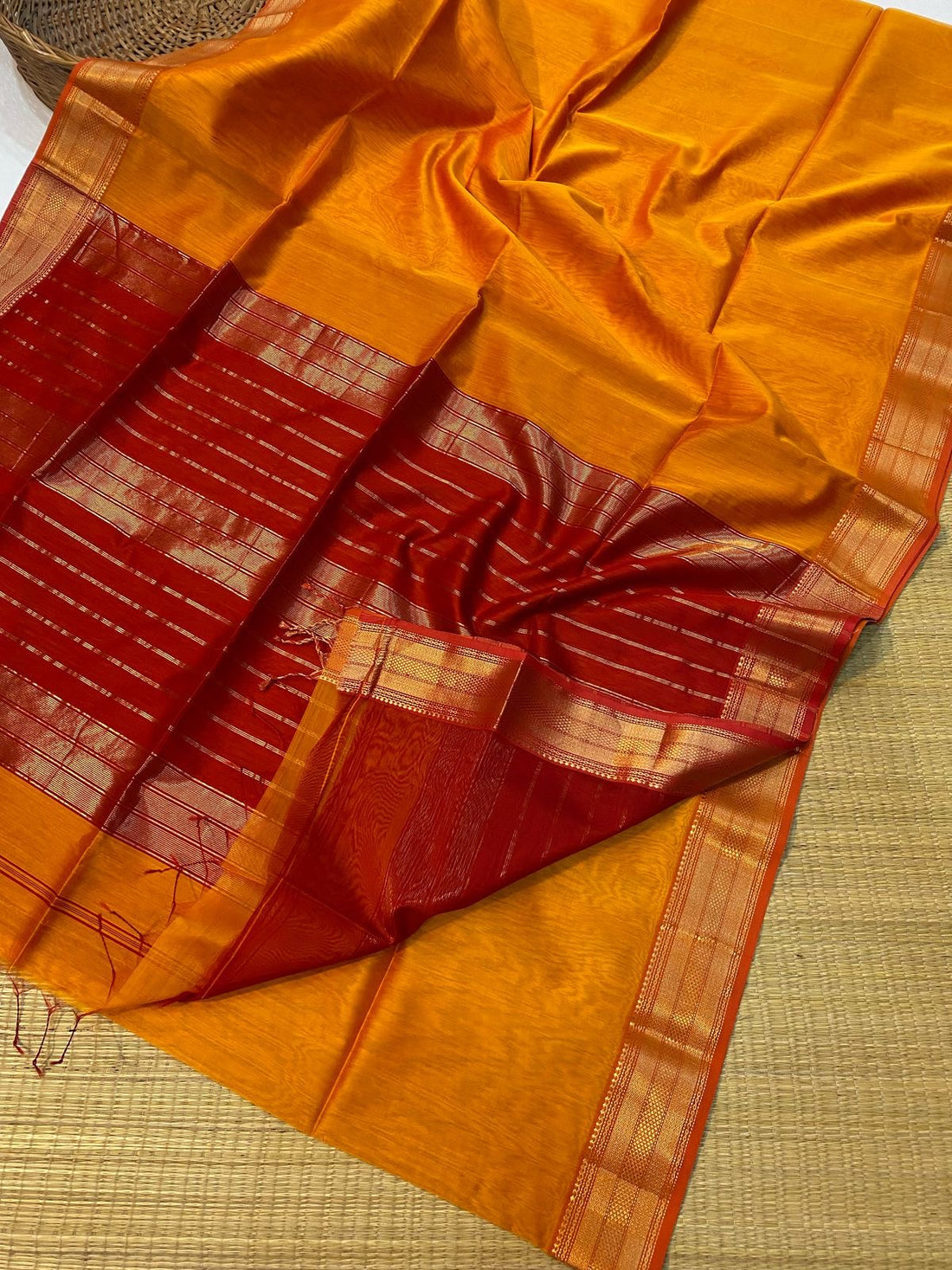 Maheshwari Silk Cotton Sarees With Contact Pallu