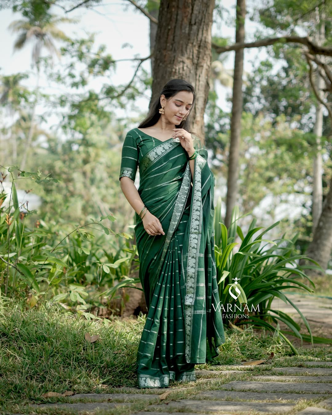 Green Silver Velthari Sungudi Cotton Saree