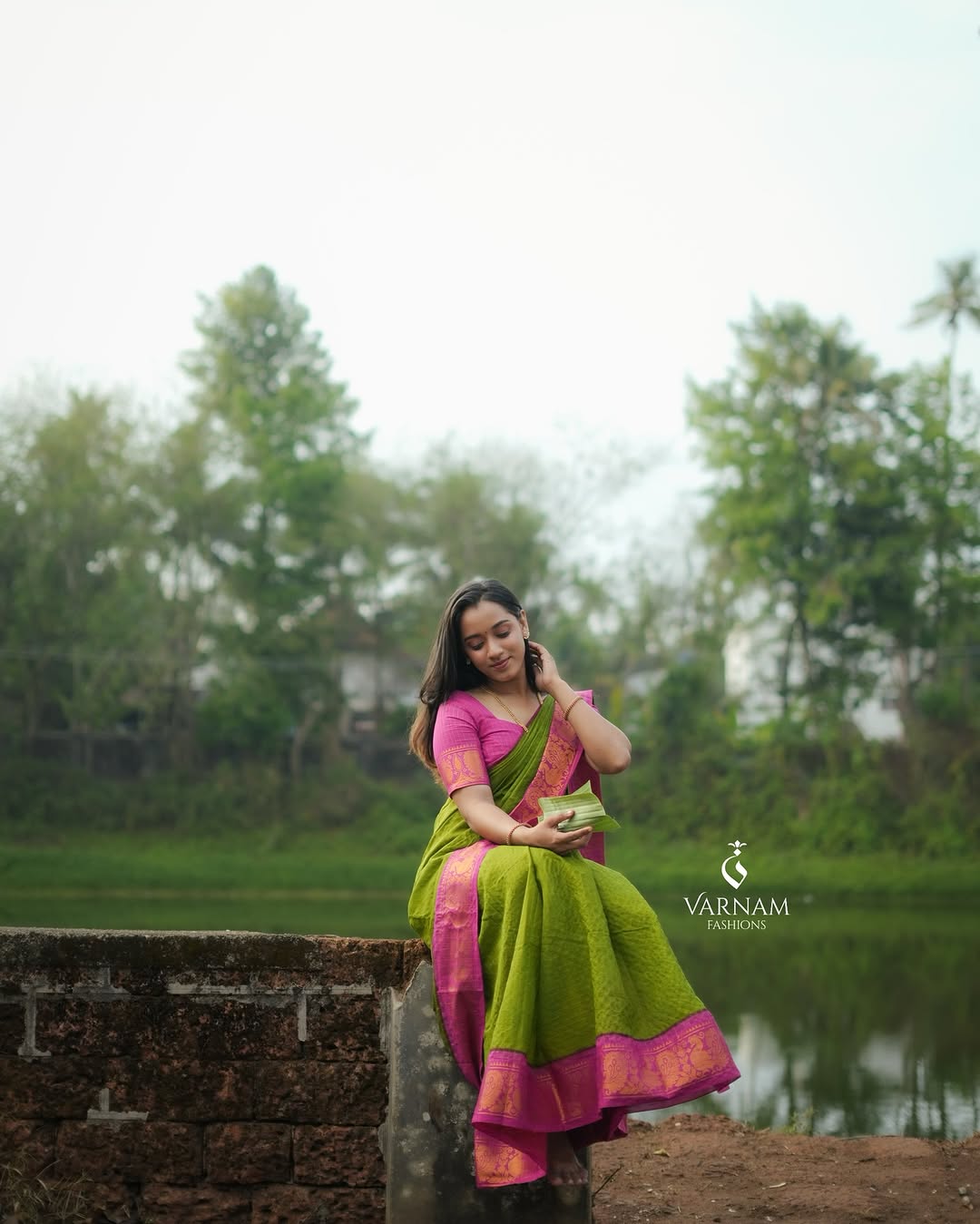 Green With Pink Zari Kattam Sungudi Cotton Saree