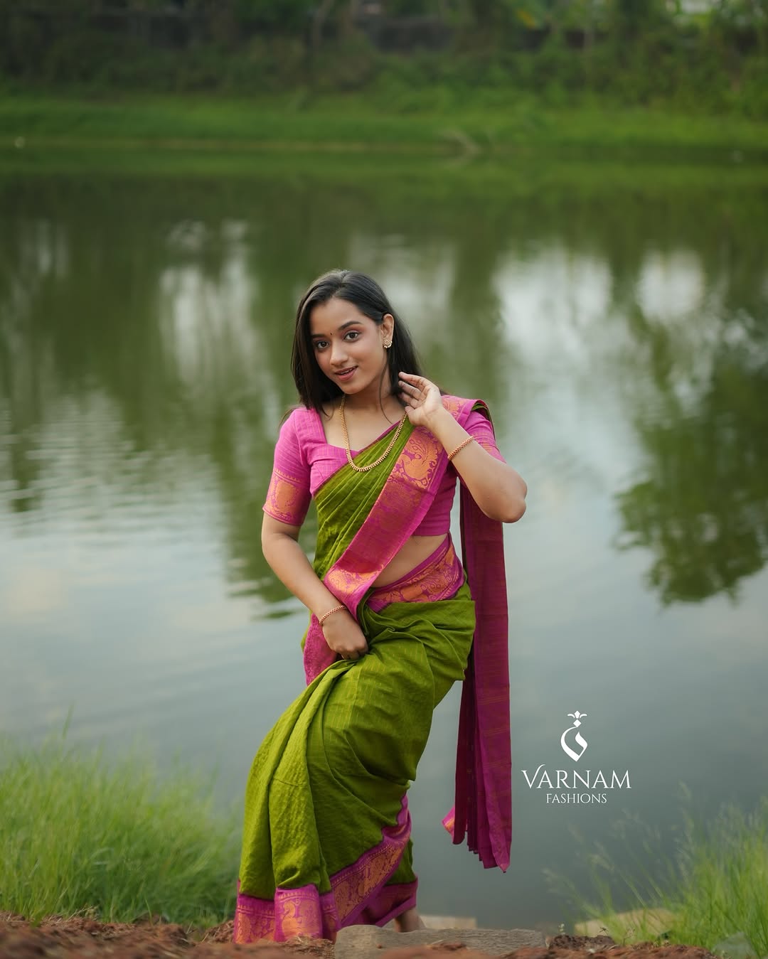 Green With Pink Zari Kattam Sungudi Cotton Saree