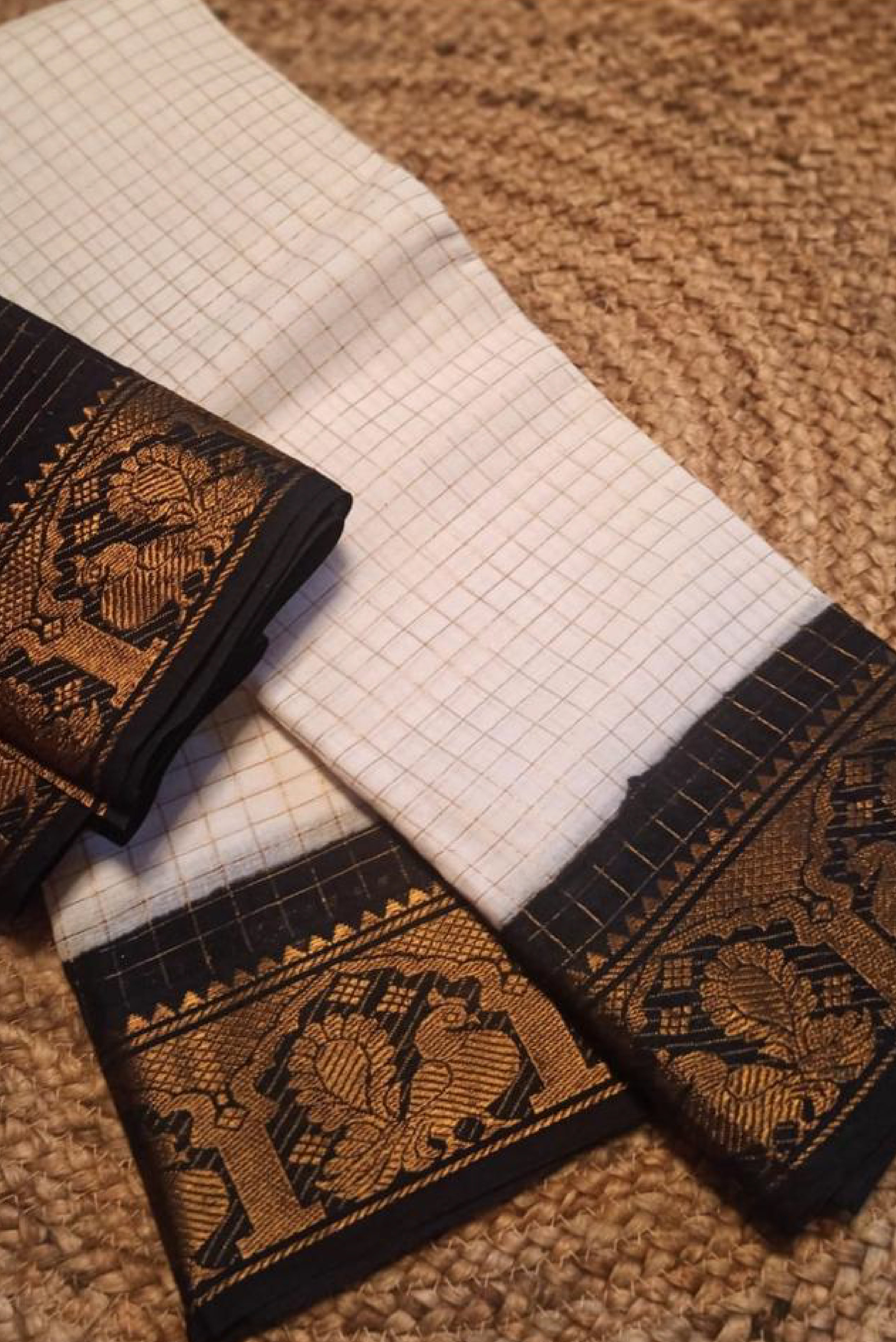 White With Black Zari Kattam Sungudi Cotton Saree