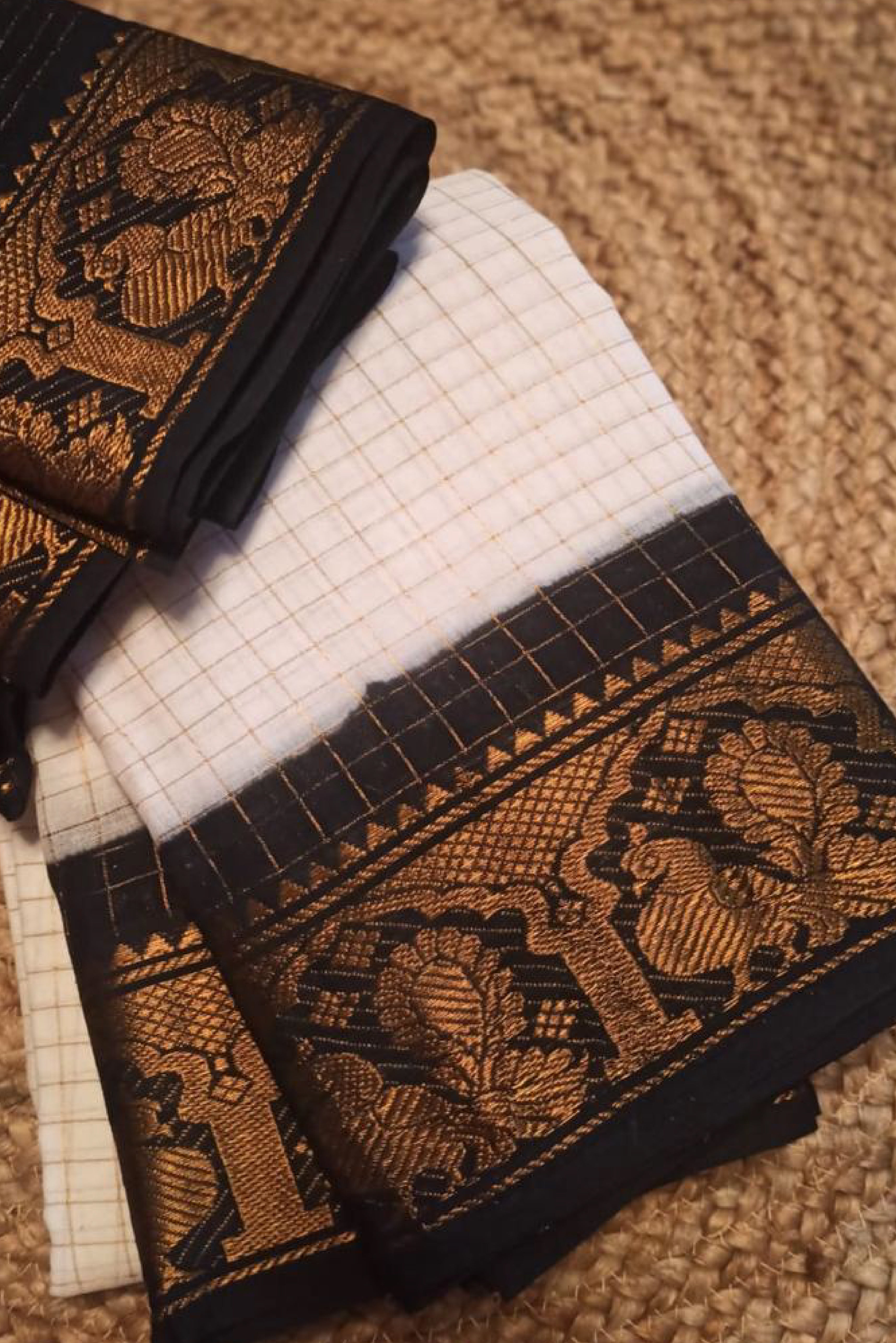 White With Black Zari Kattam Sungudi Cotton Saree