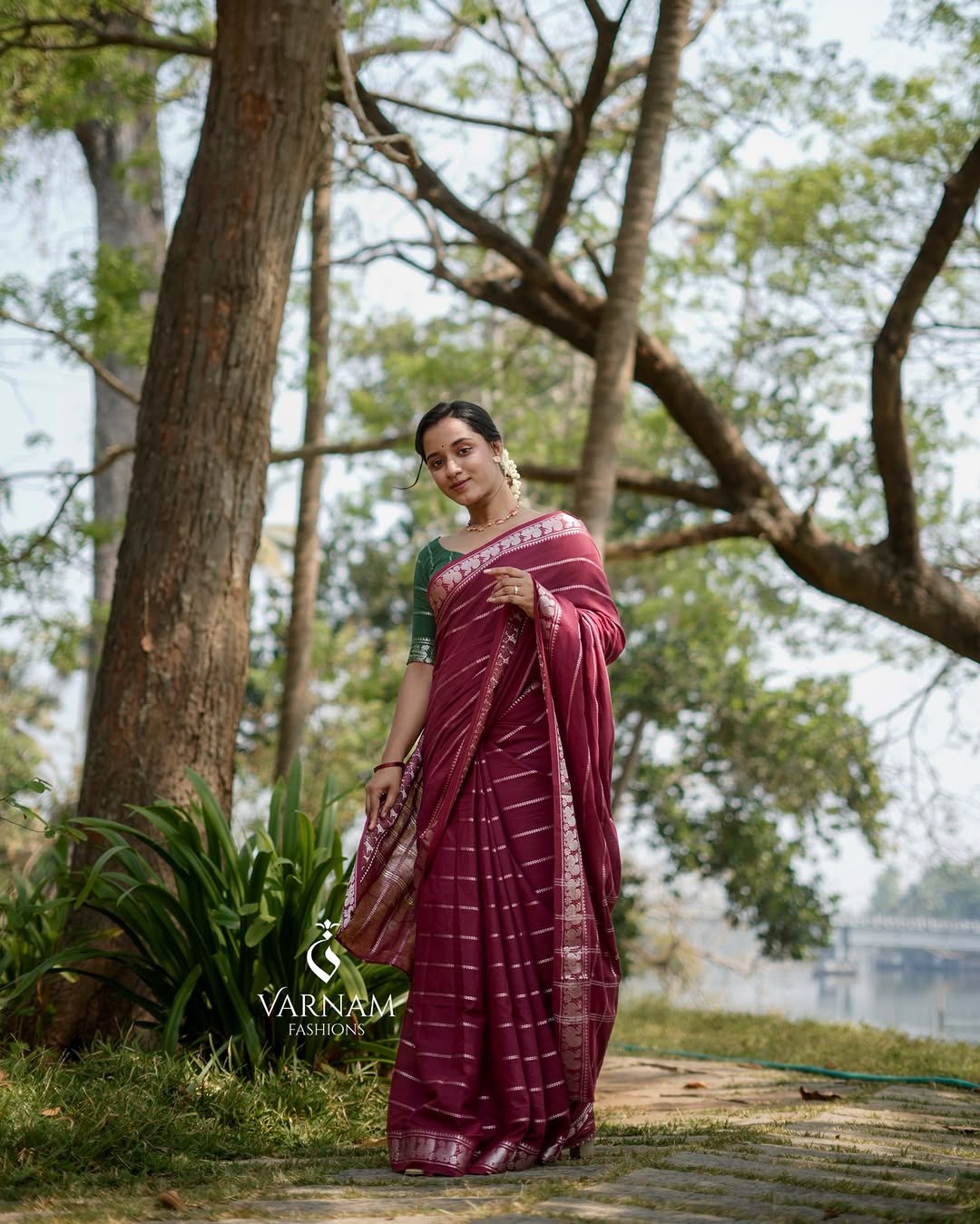 Maroon Silver Velthari Sungudi Cotton Saree