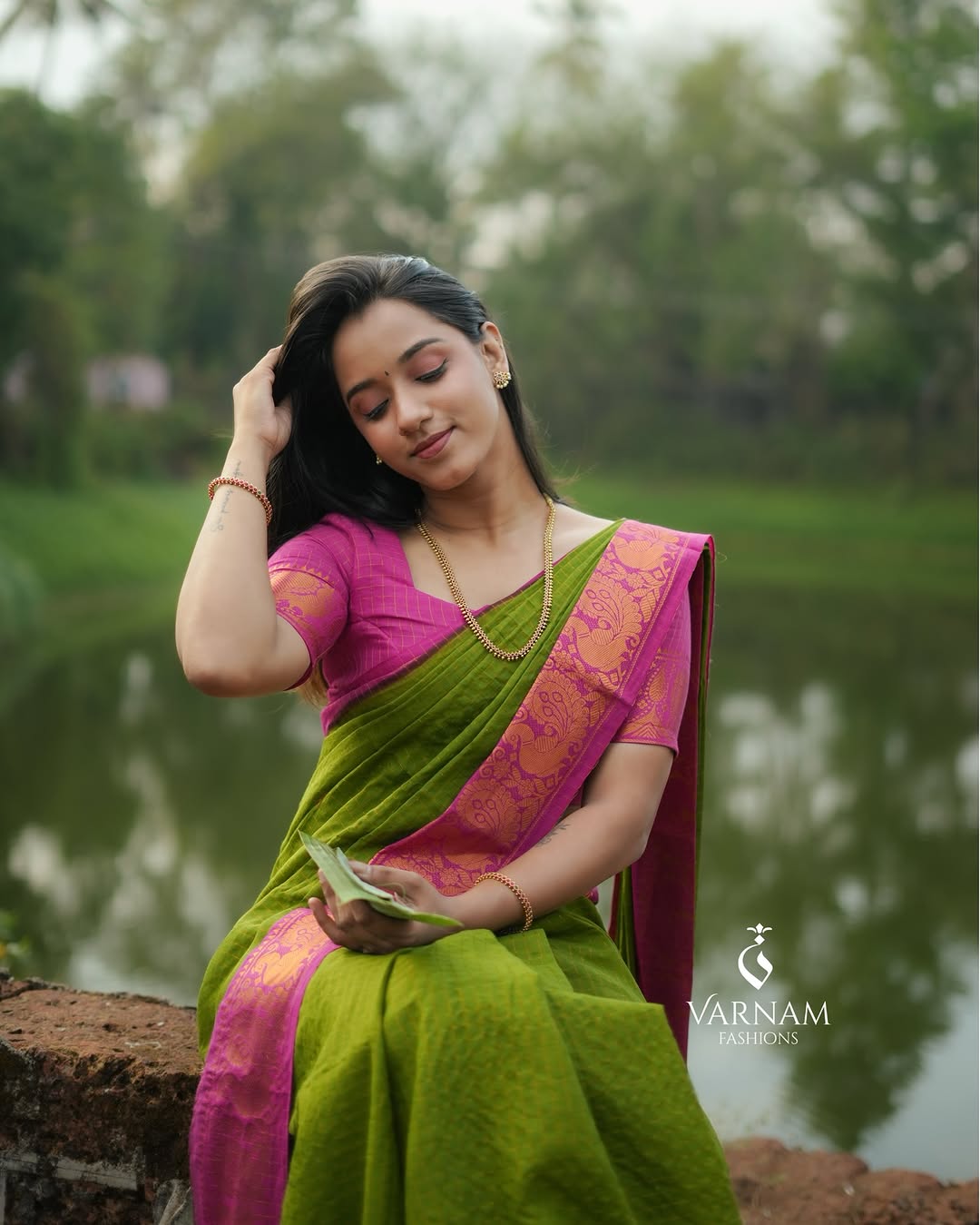 Green With Pink Zari Kattam Sungudi Cotton Saree