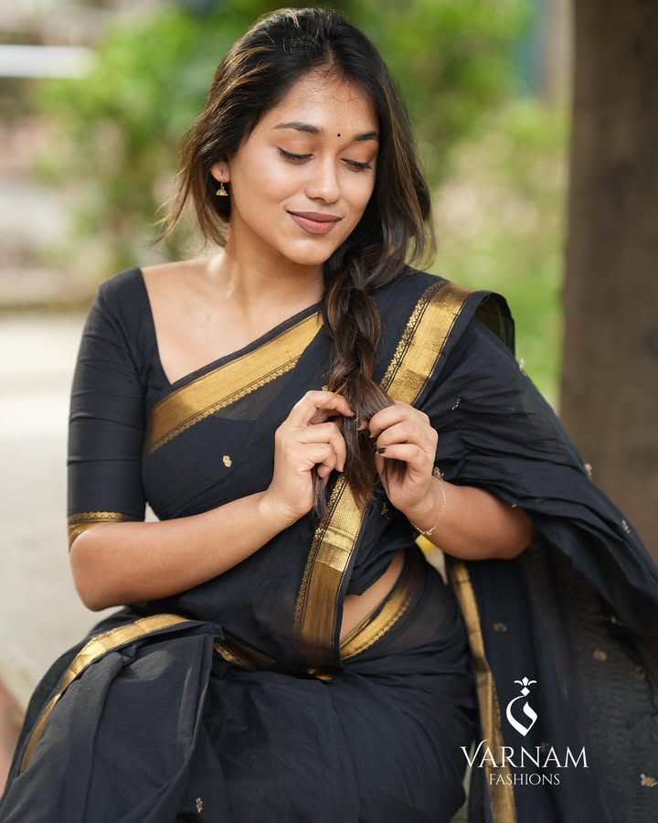 Black With Small Zari Border Kanchi Cotton Saree