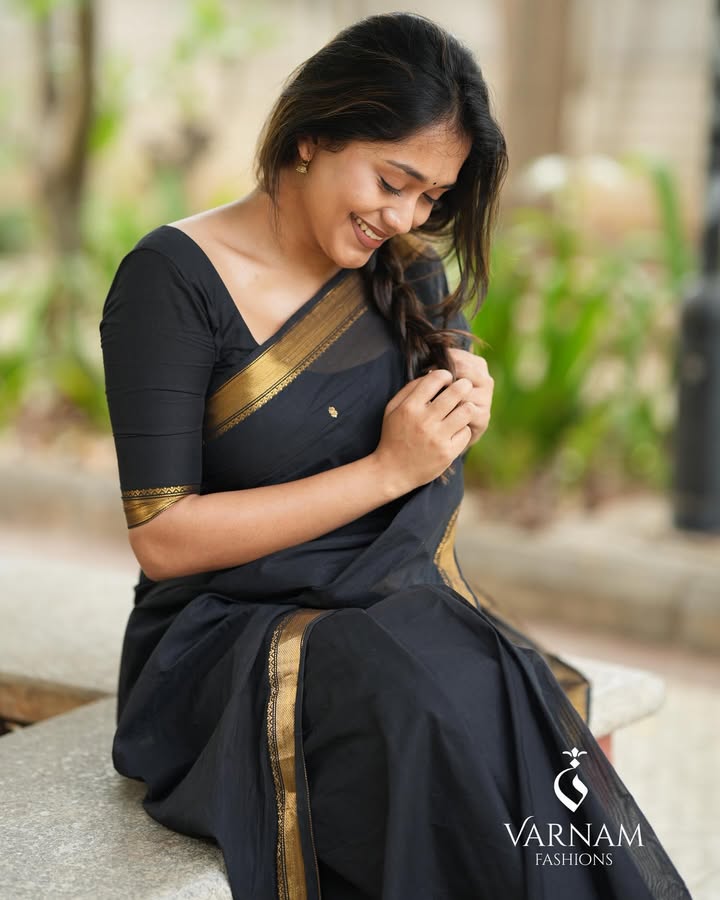 Black With Small Zari Border Kanchi Cotton Saree