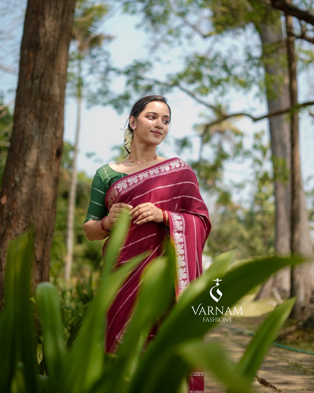 Maroon Silver Velthari Sungudi Cotton Saree