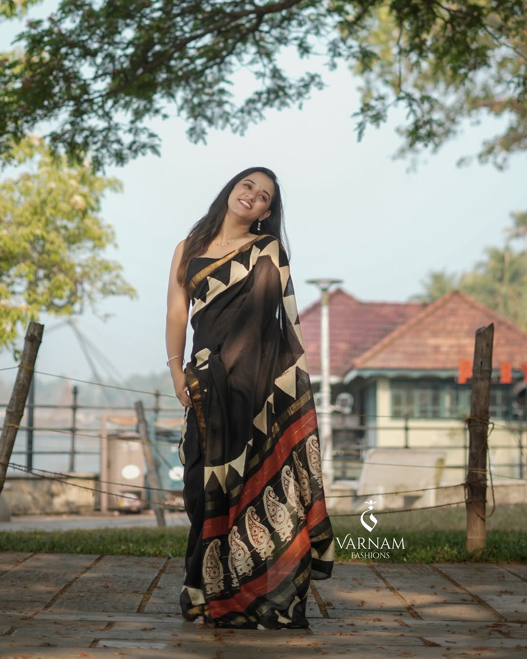 Handblack Printed Black Maheshwari Cotton Silk Saree