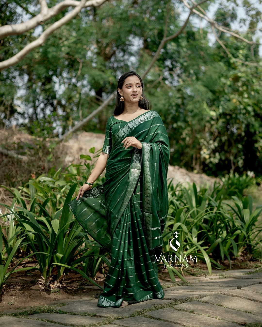Green Silver Velthari Sungudi Cotton Saree