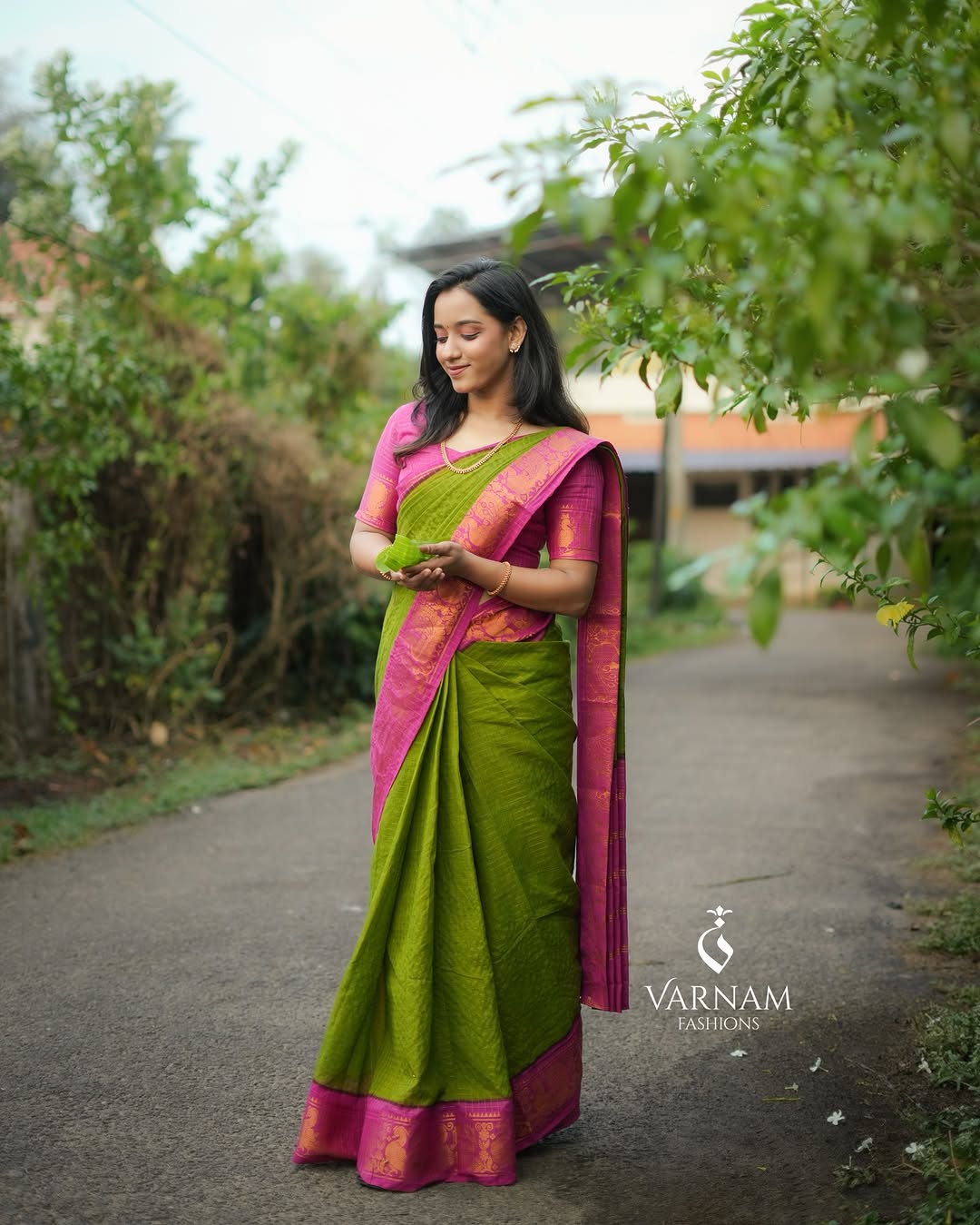 Green With Pink Zari Kattam Sungudi Cotton Saree