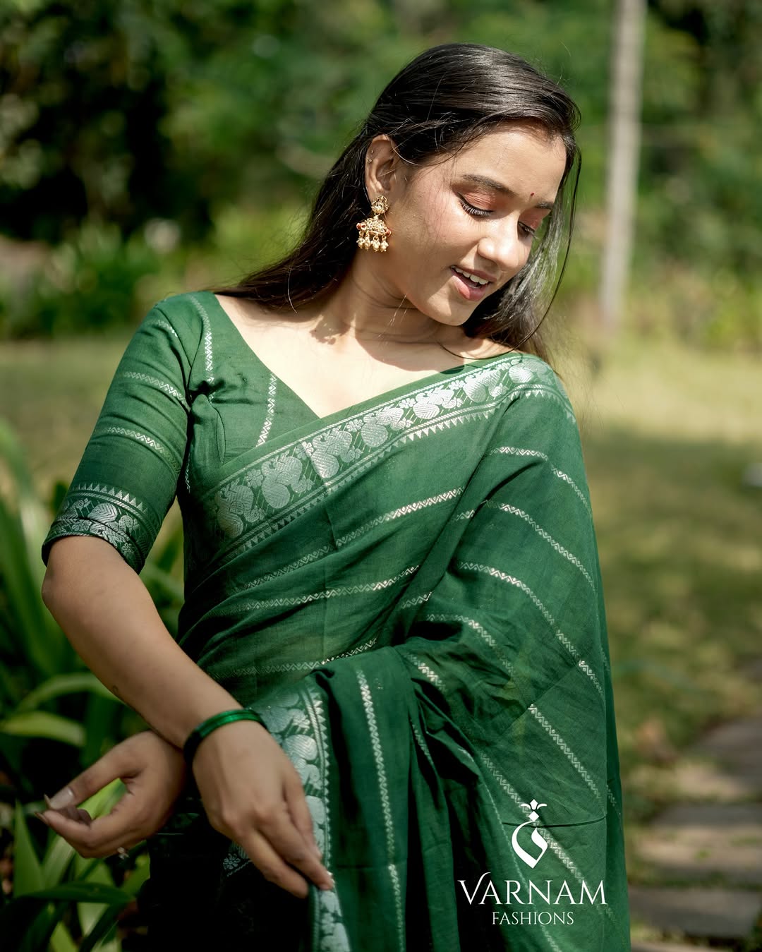 Green Silver Velthari Sungudi Cotton Saree