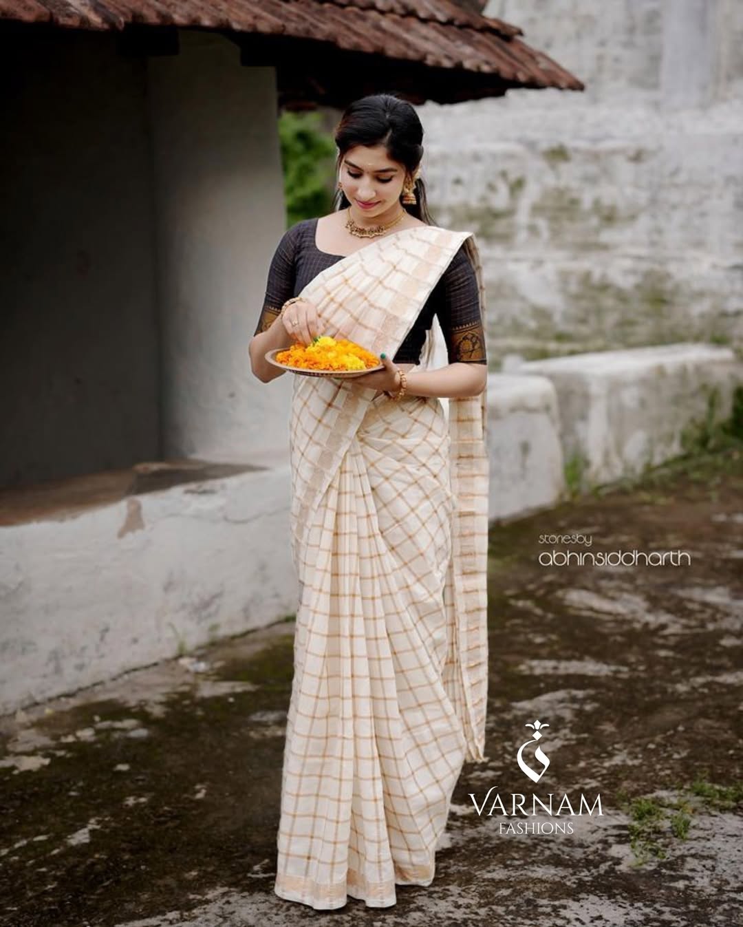 Onam Halfwhite Pavithra Kattam Saree