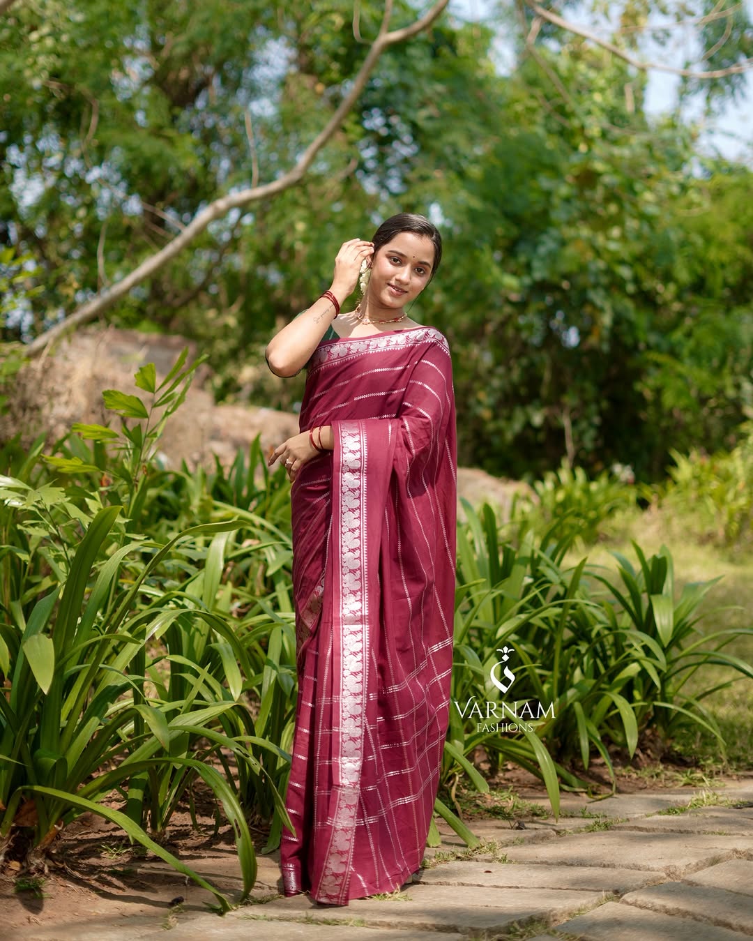 Maroon Silver Velthari Sungudi Cotton Saree
