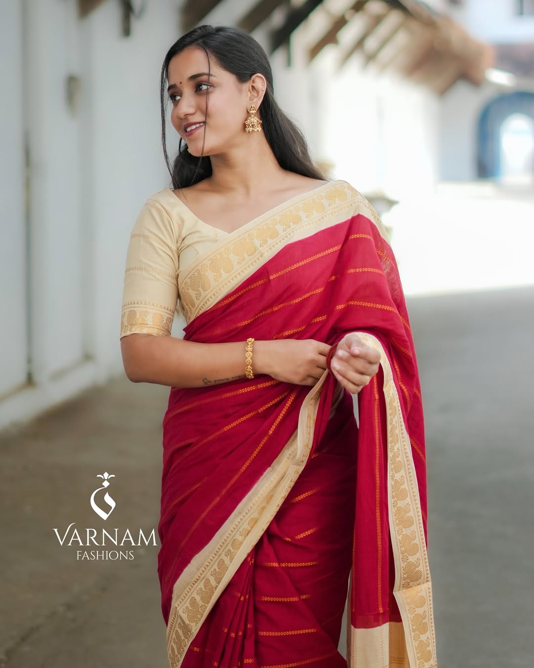 Red With Cream Velthari Sungudi Cotton Saree