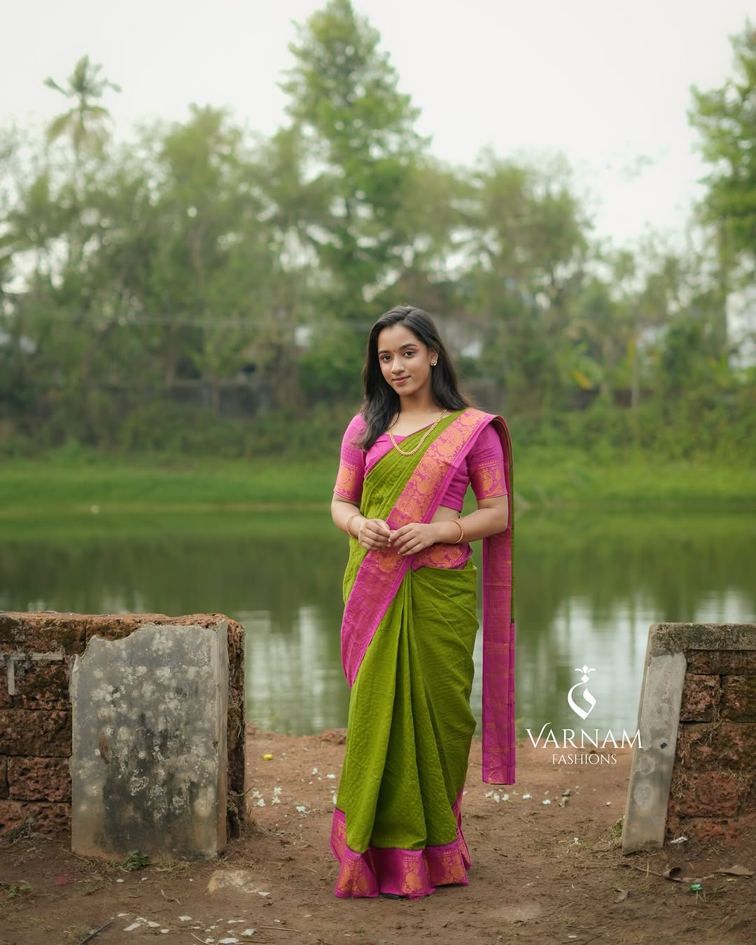 Green With Pink Zari Kattam Sungudi Cotton Saree
