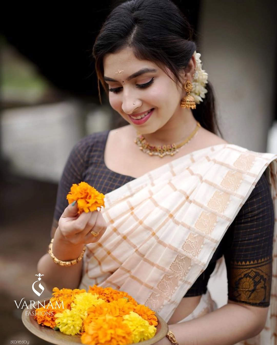 Onam Halfwhite Pavithra Kattam Saree