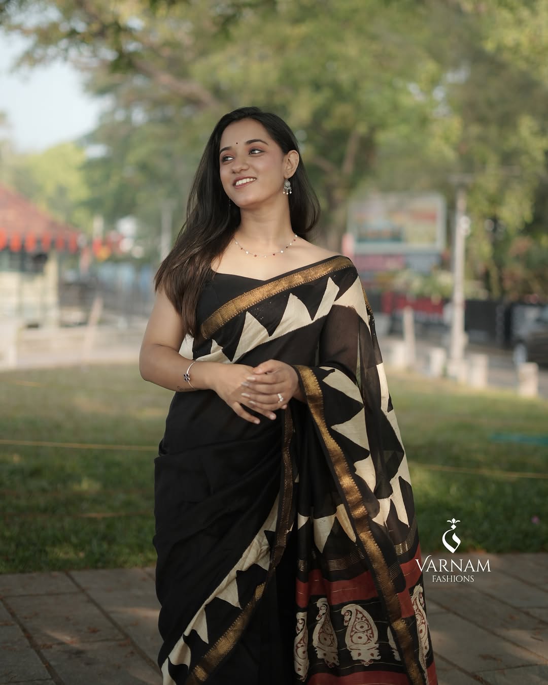 Handblack Printed Black Maheshwari Cotton Silk Saree