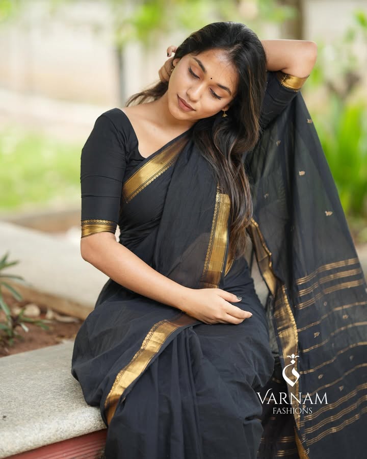 Black With Small Zari Border Kanchi Cotton Saree