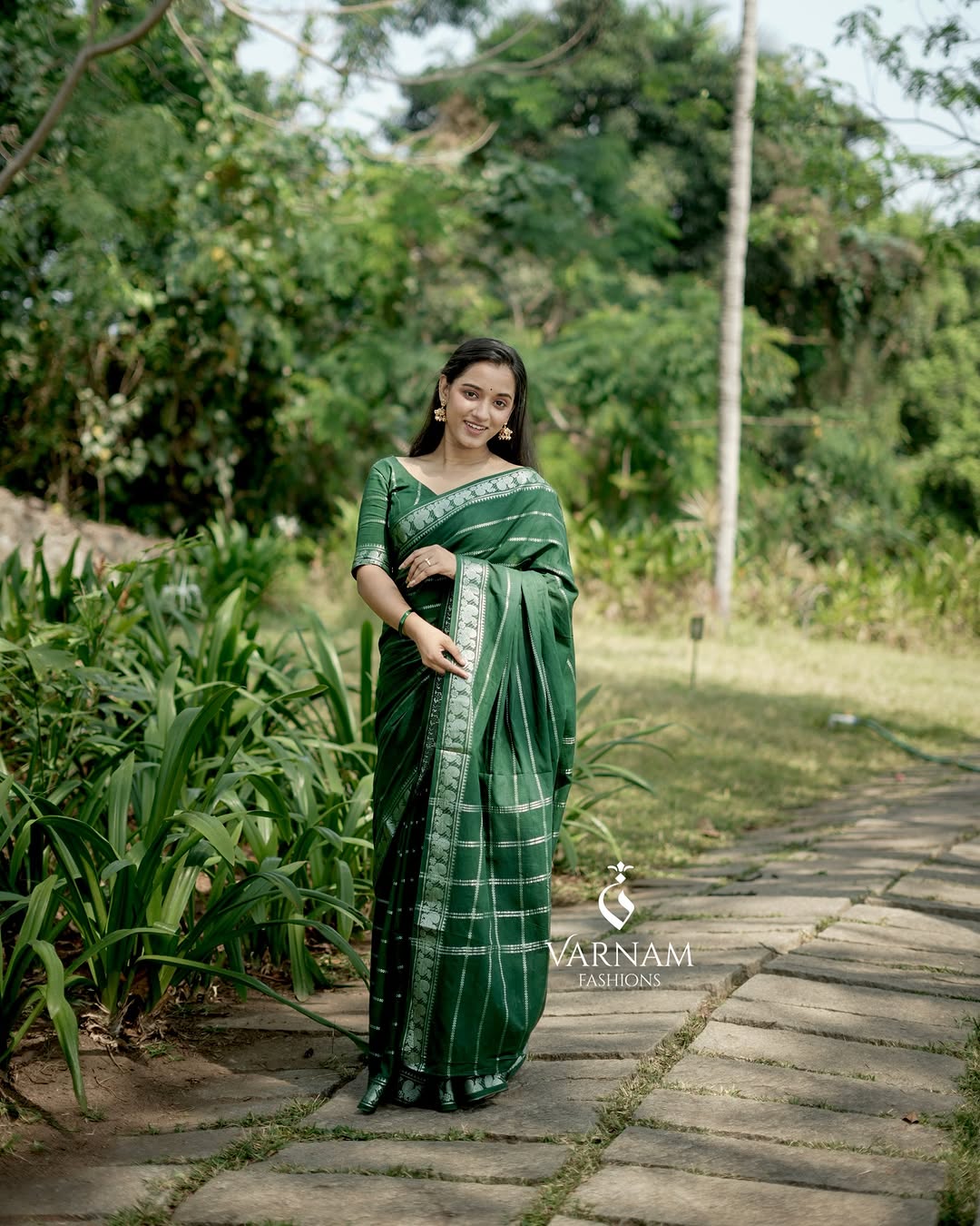 Green Silver Velthari Sungudi Cotton Saree