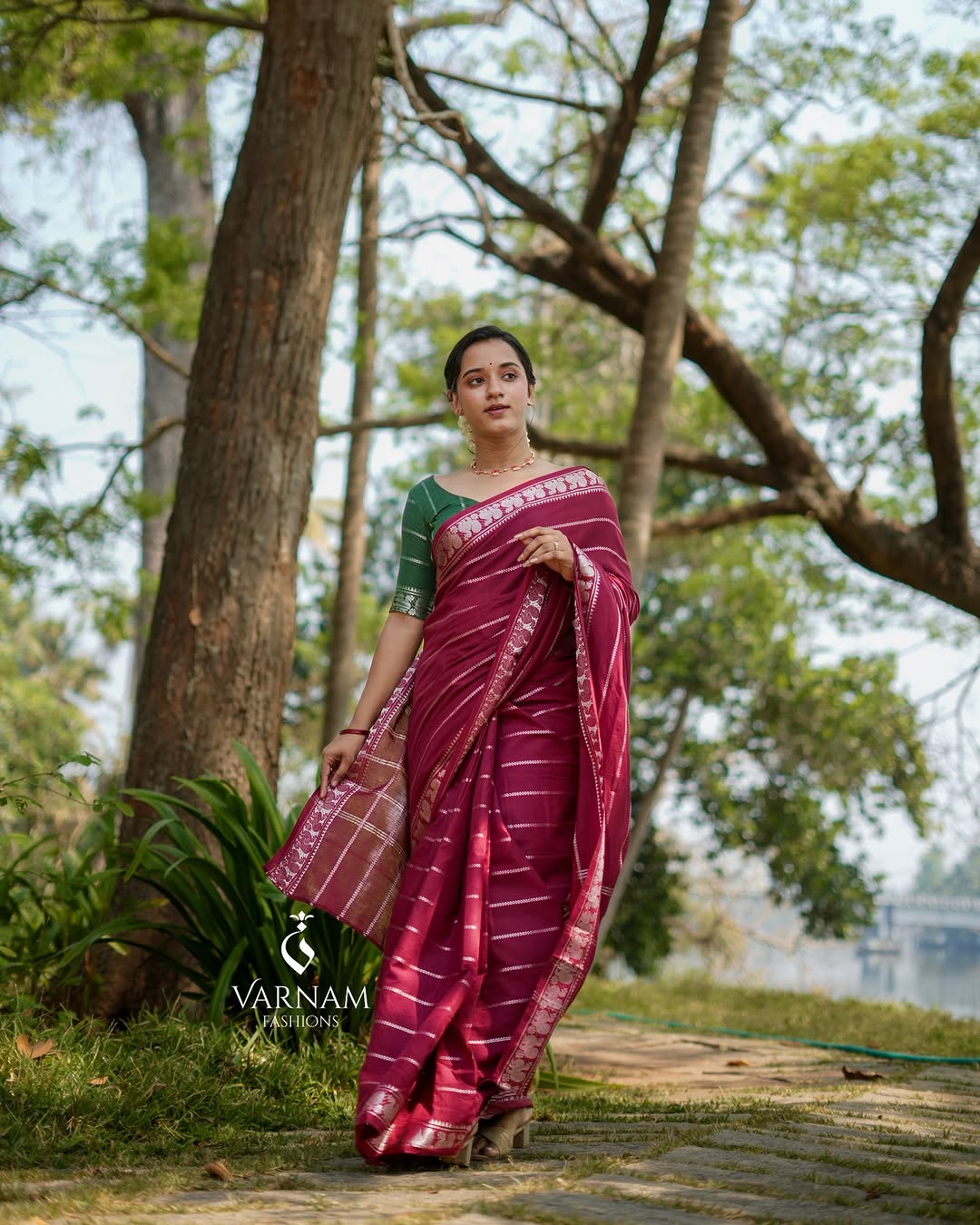 Maroon Silver Velthari Sungudi Cotton Saree
