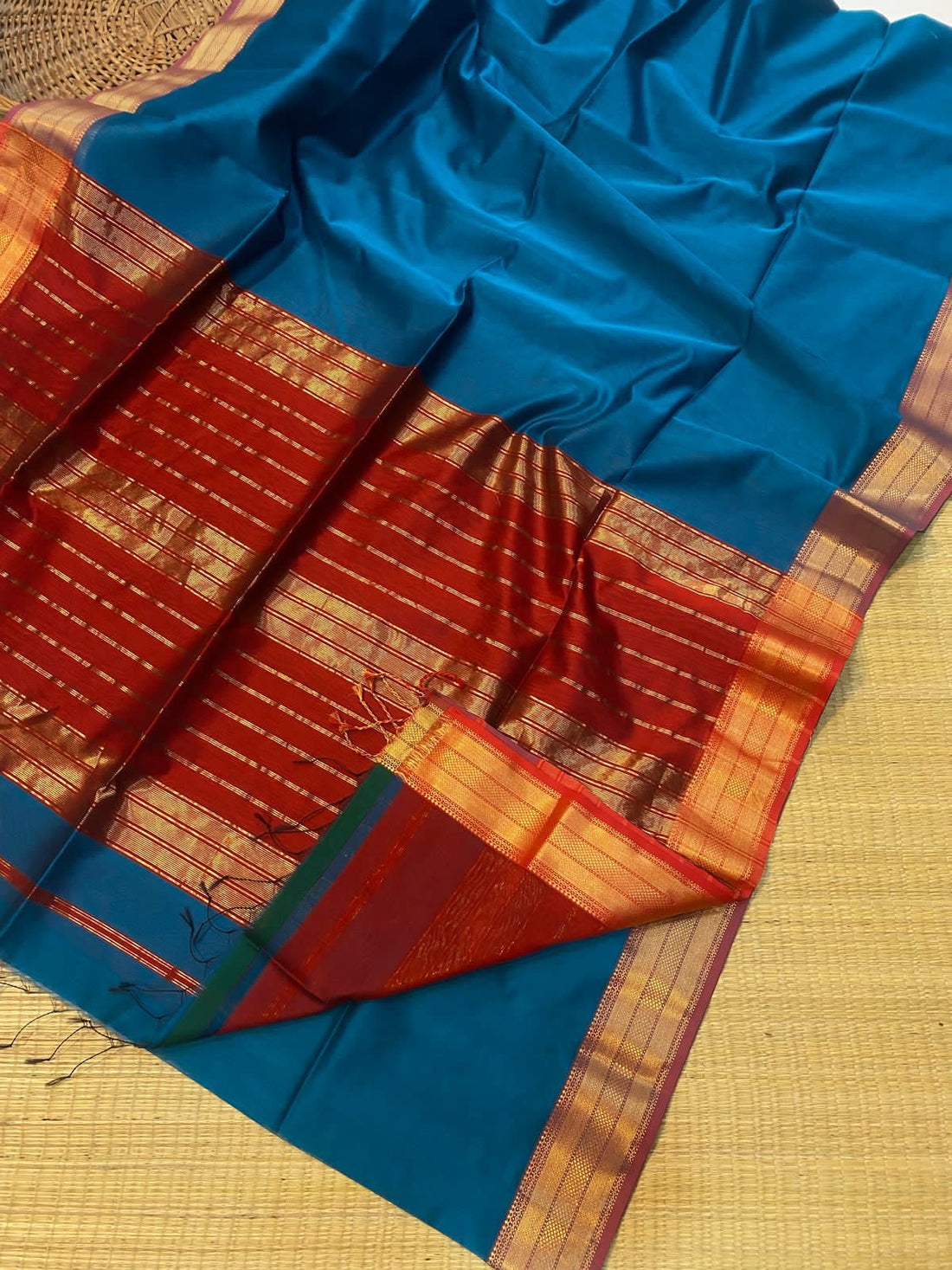 Maheshwari Silk Cotton Sarees With Contact Pallu