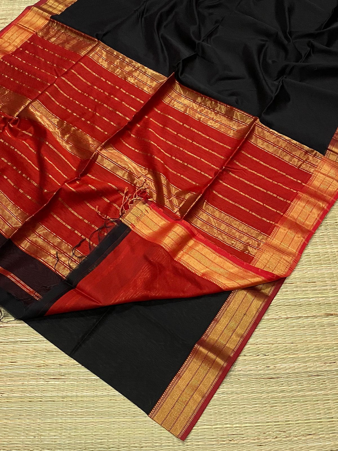 Maheshwari Silk Cotton Sarees With Contact Pallu