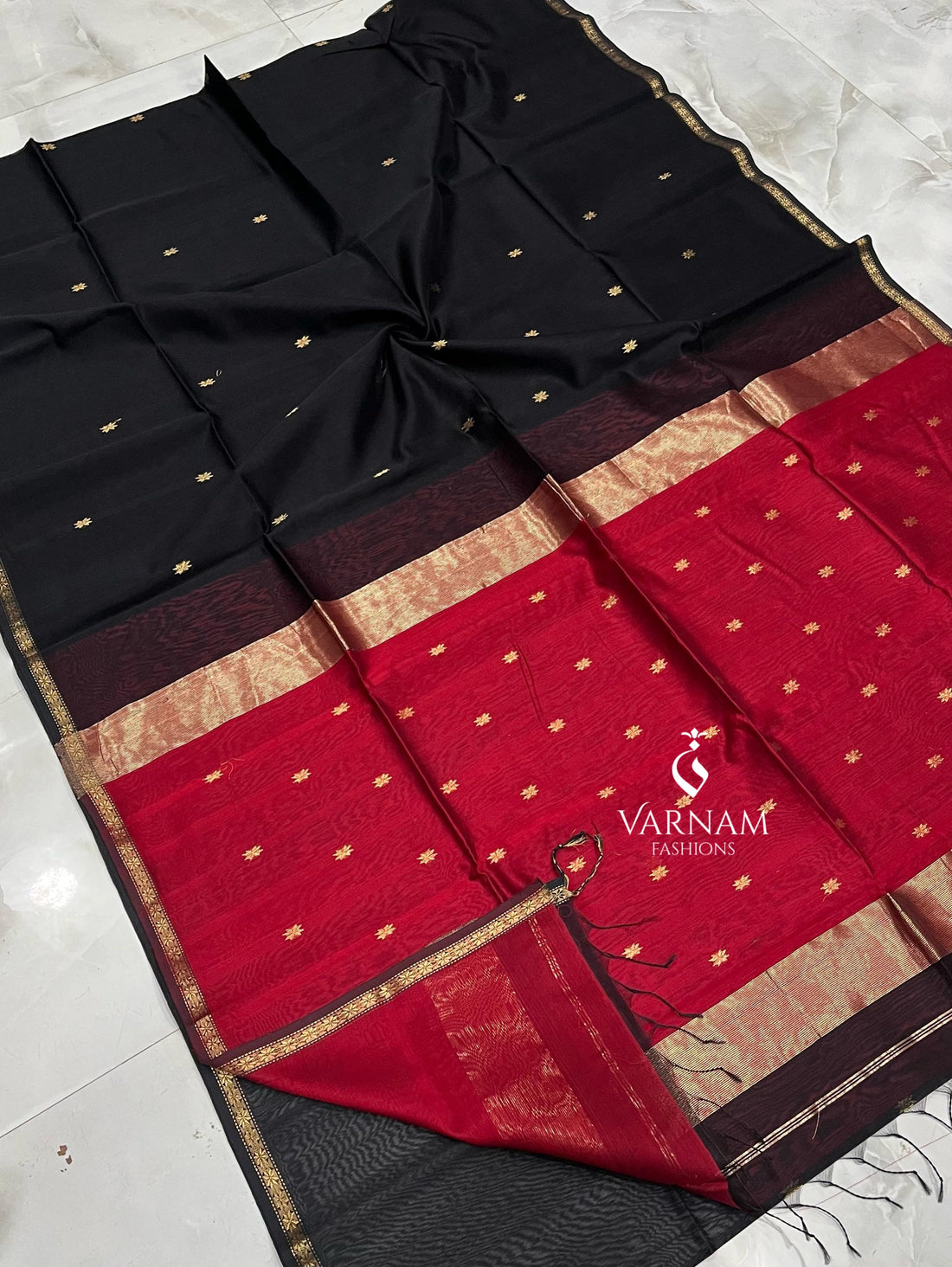 Black With Red Maheshwari Silk Cotton Saree