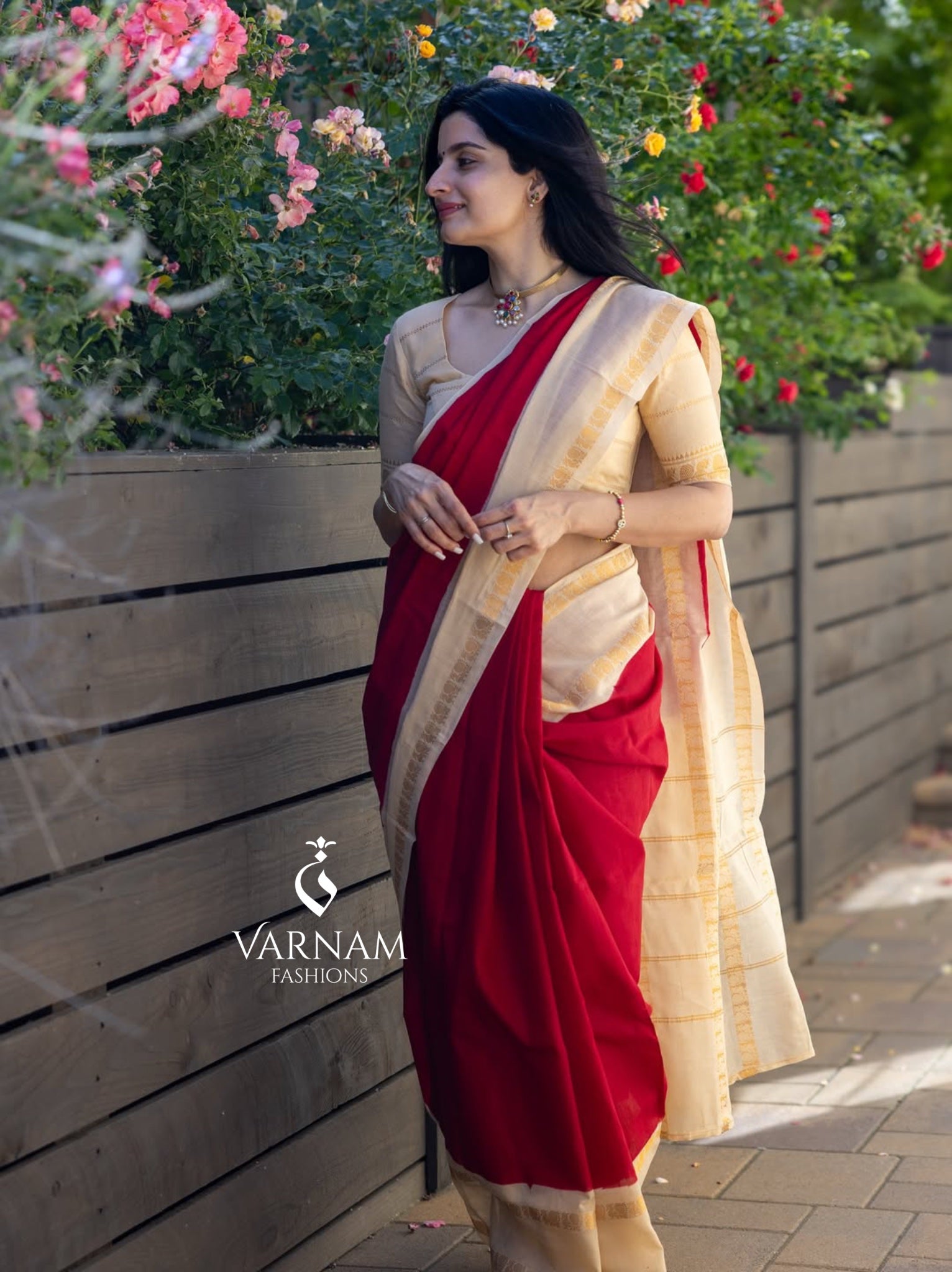 Red With Halfwhite Plain Sungudi Cotton Saree With Rettapetta Border