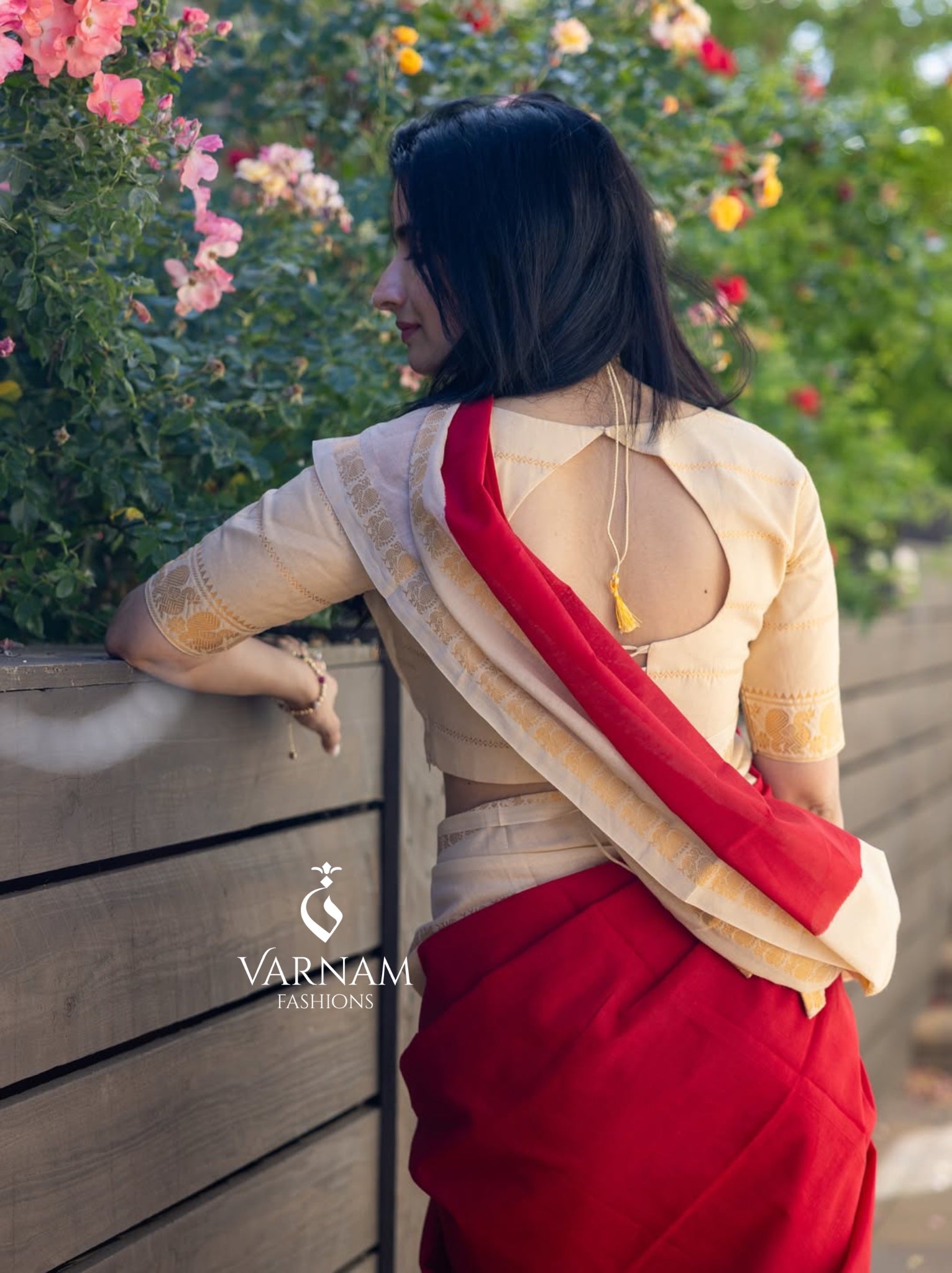 Red With Halfwhite Plain Sungudi Cotton Saree With Rettapetta Border