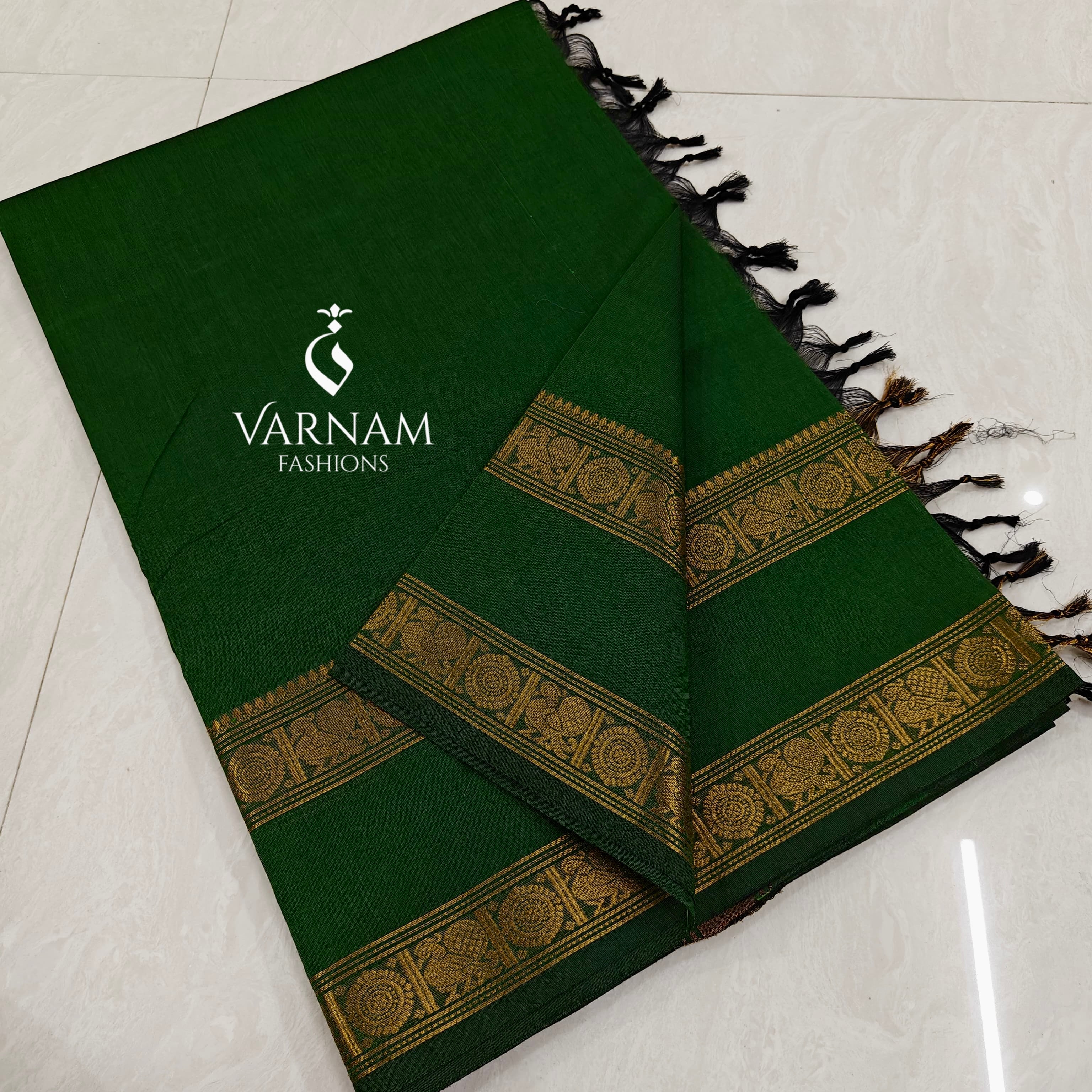 Plain Kanchi Cotton Saree With Rettapetta Zari Border