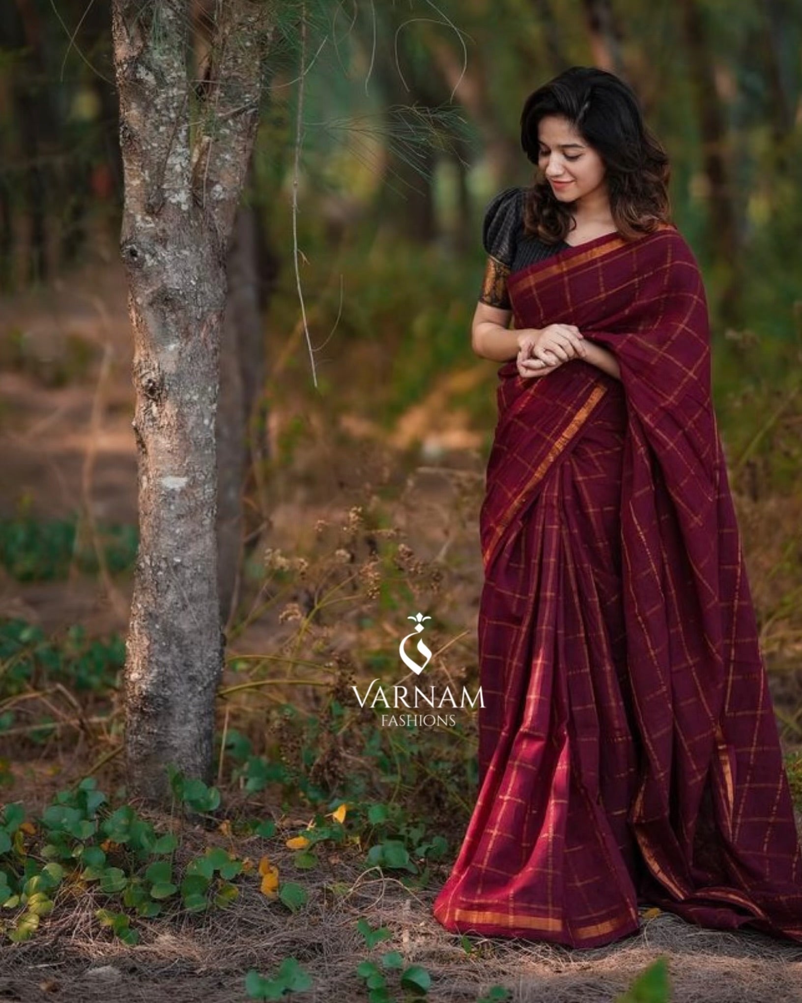 Maroon Vanaja Kattam Sungudi Cotton Saree