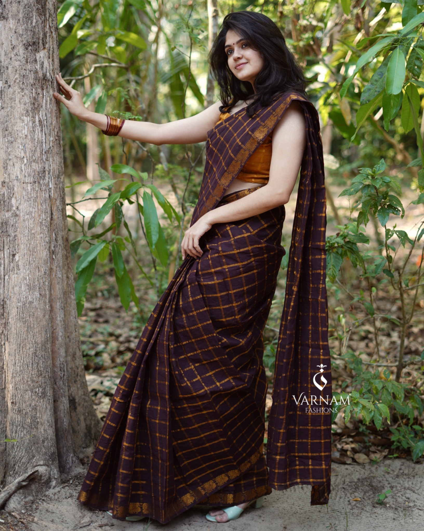 Brown Pavithra Kattam Sungudi Cotton Saree