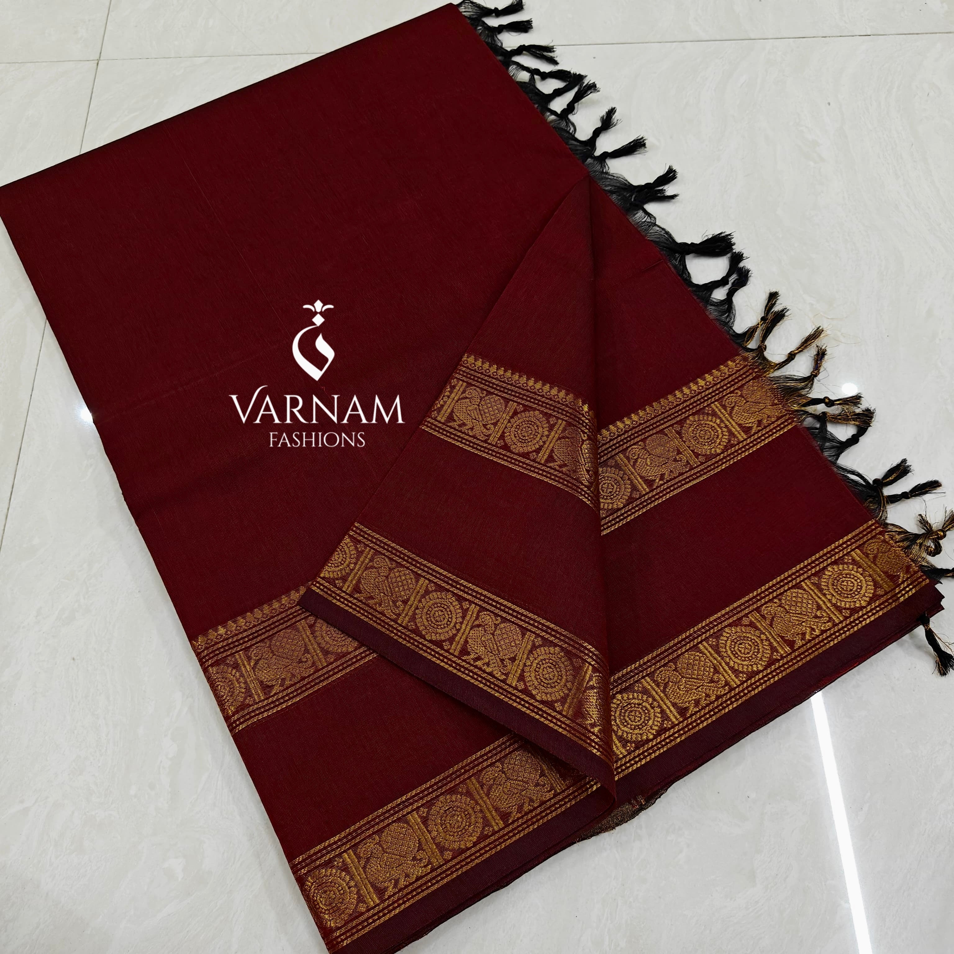 Plain Kanchi Cotton Saree With Rettapetta Zari Border