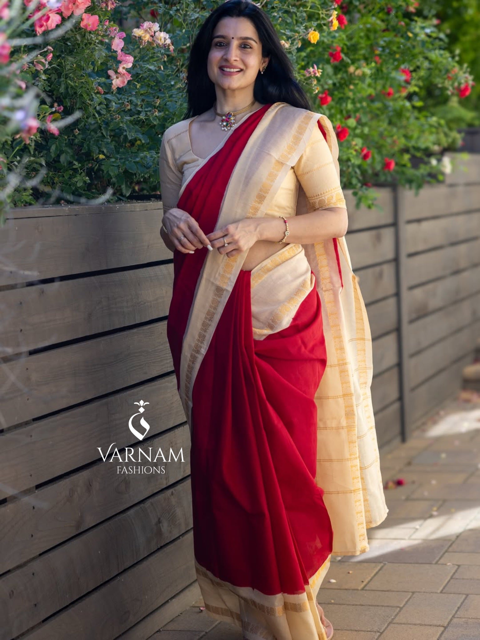 Red With Halfwhite Plain Sungudi Cotton Saree With Rettapetta Border