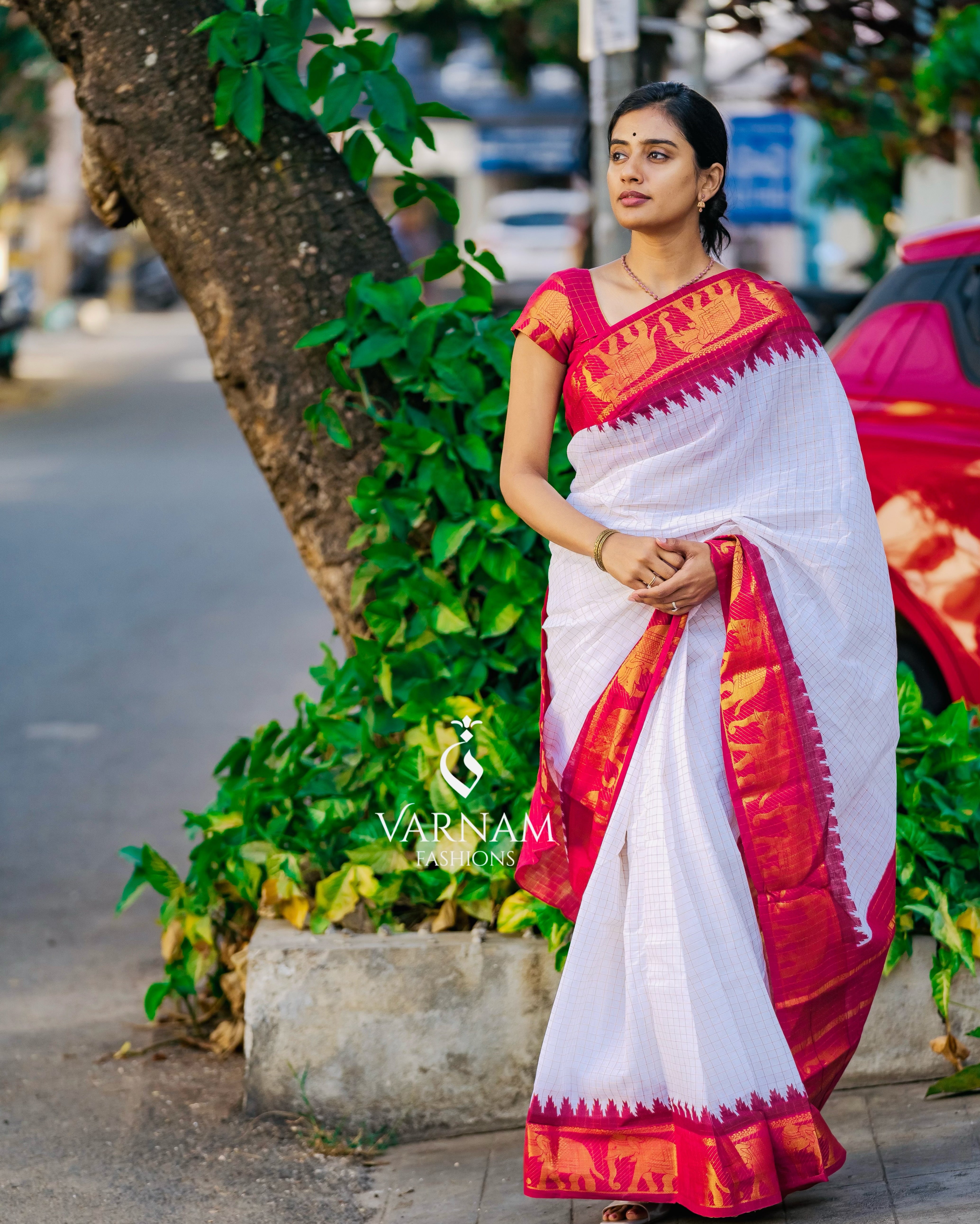 Elephant Border White With Red Sungudi Cotton Saree