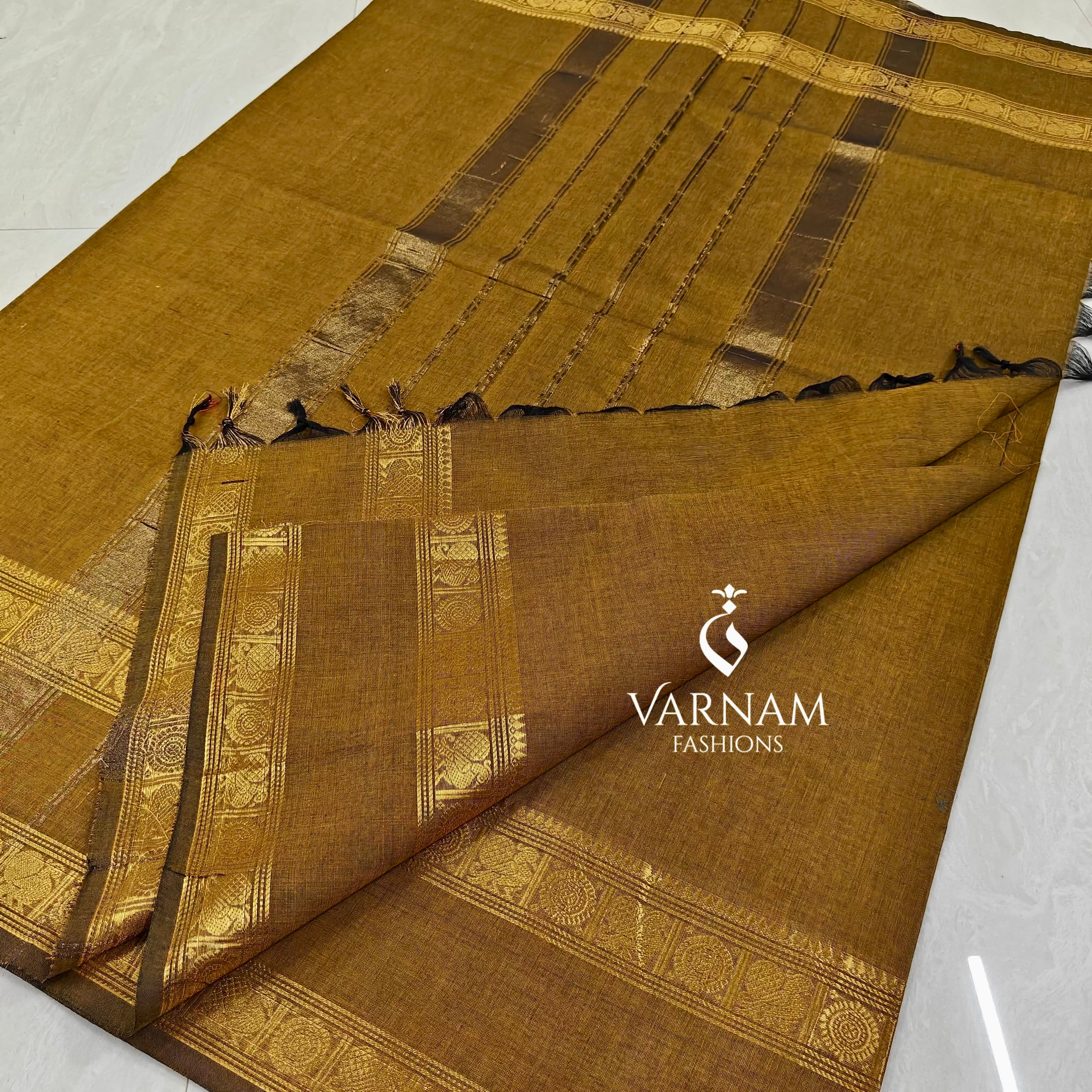 Plain Kanchi Cotton Saree With Rettapetta Zari Border