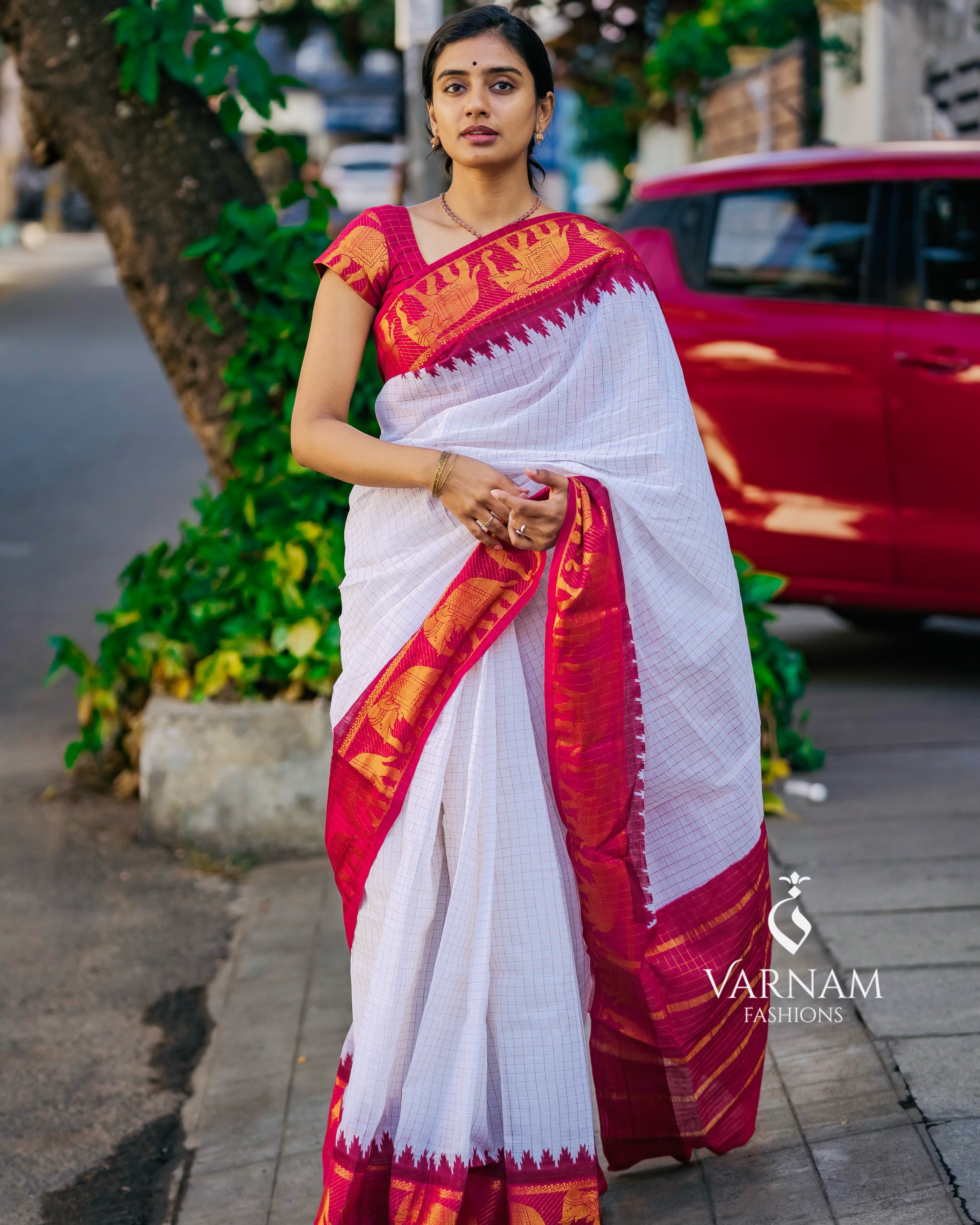 Elephant Border White With Red Sungudi Cotton Saree