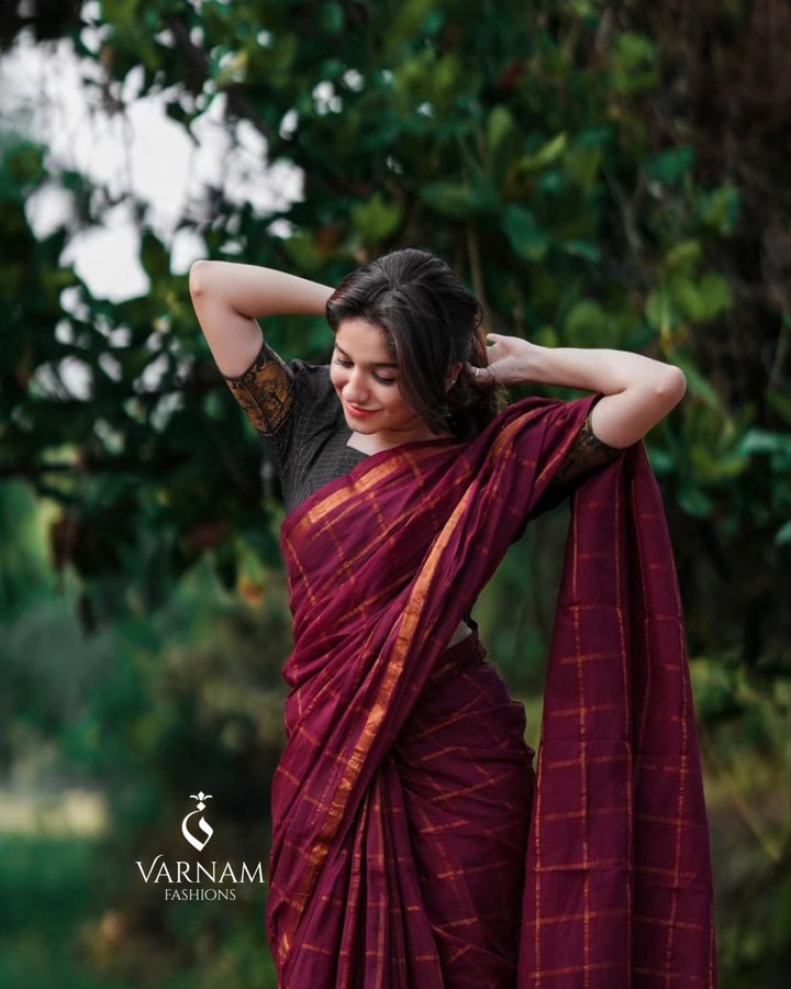 Maroon Vanaja Kattam Sungudi Cotton Saree