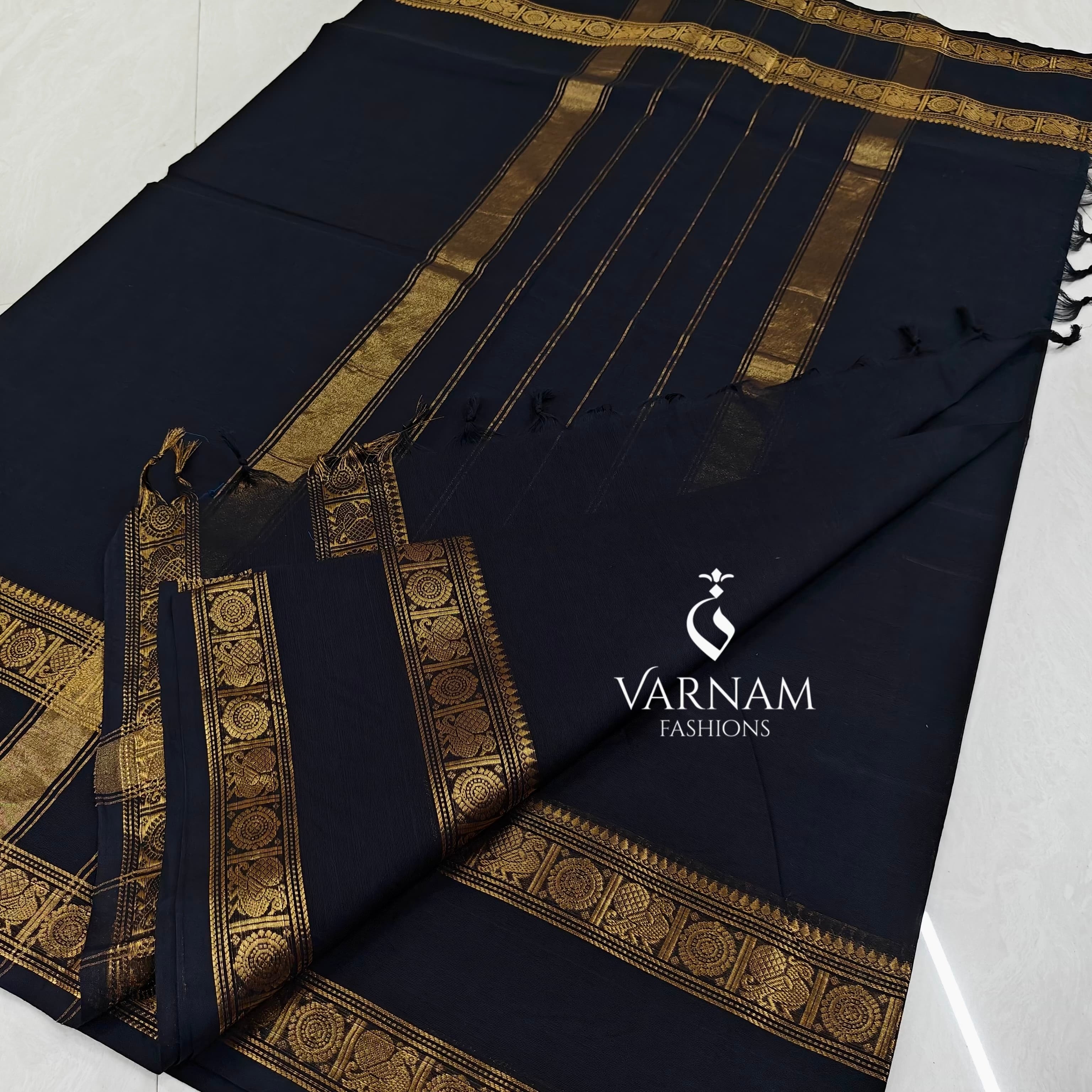 Plain Kanchi Cotton Saree With Rettapetta Zari Border
