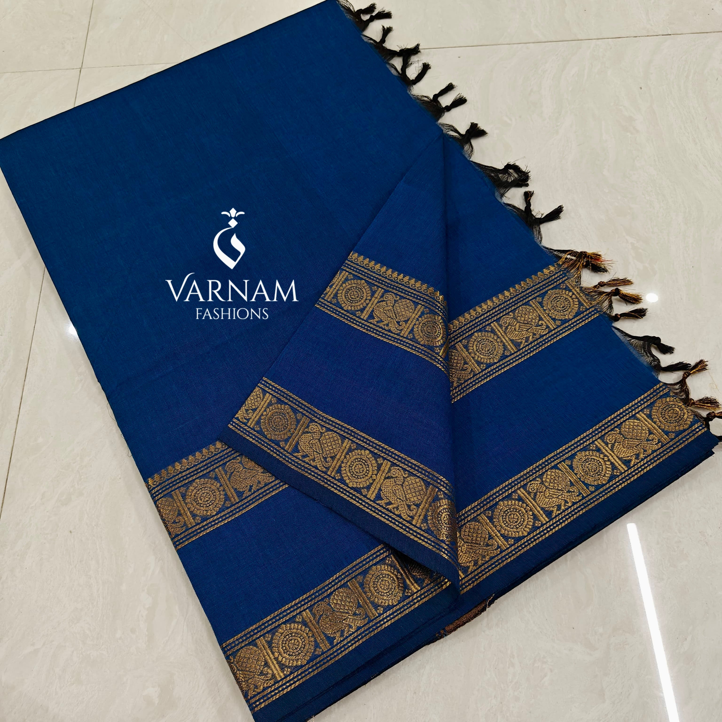 Plain Kanchi Cotton Saree With Rettapetta Zari Border