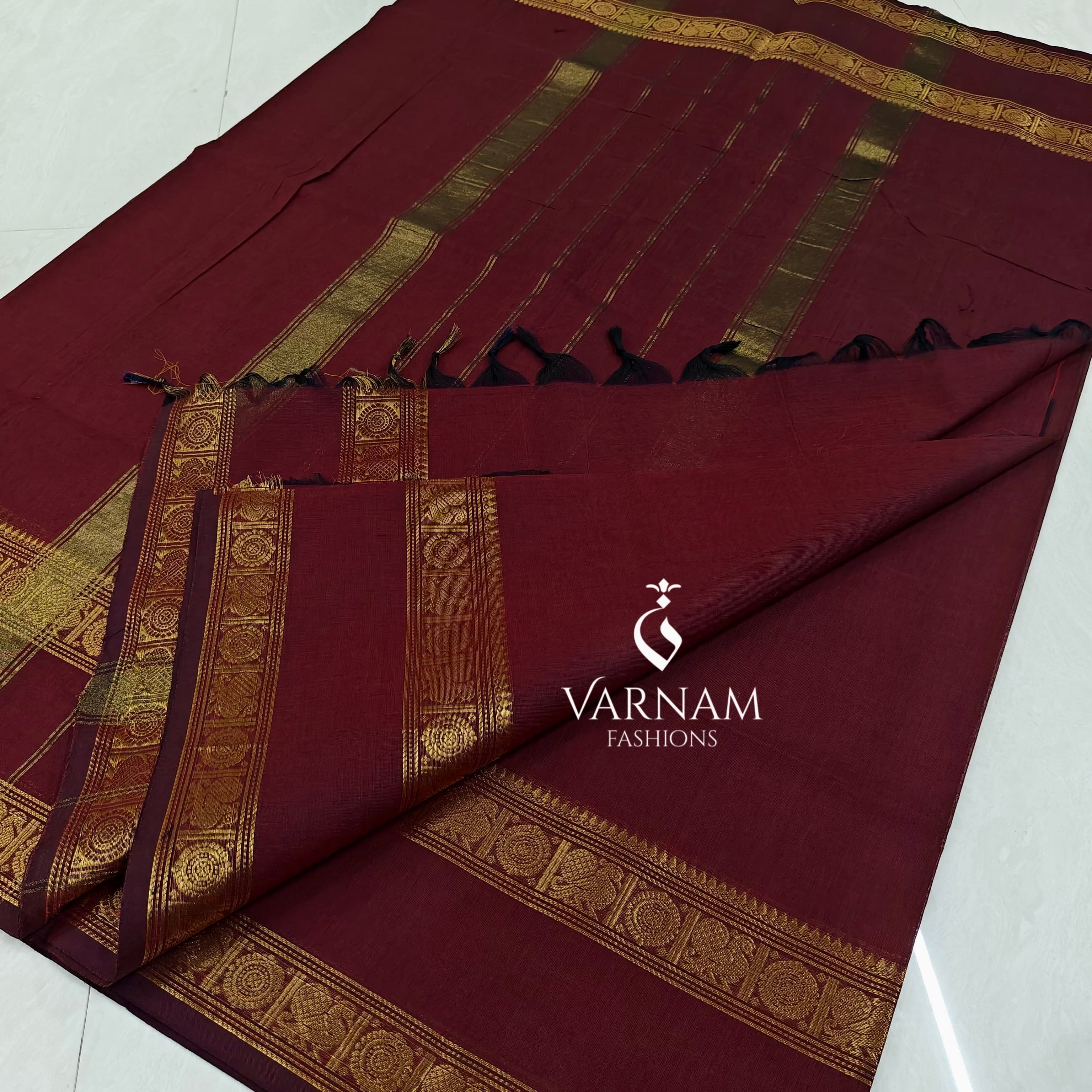 Plain Kanchi Cotton Saree With Rettapetta Zari Border