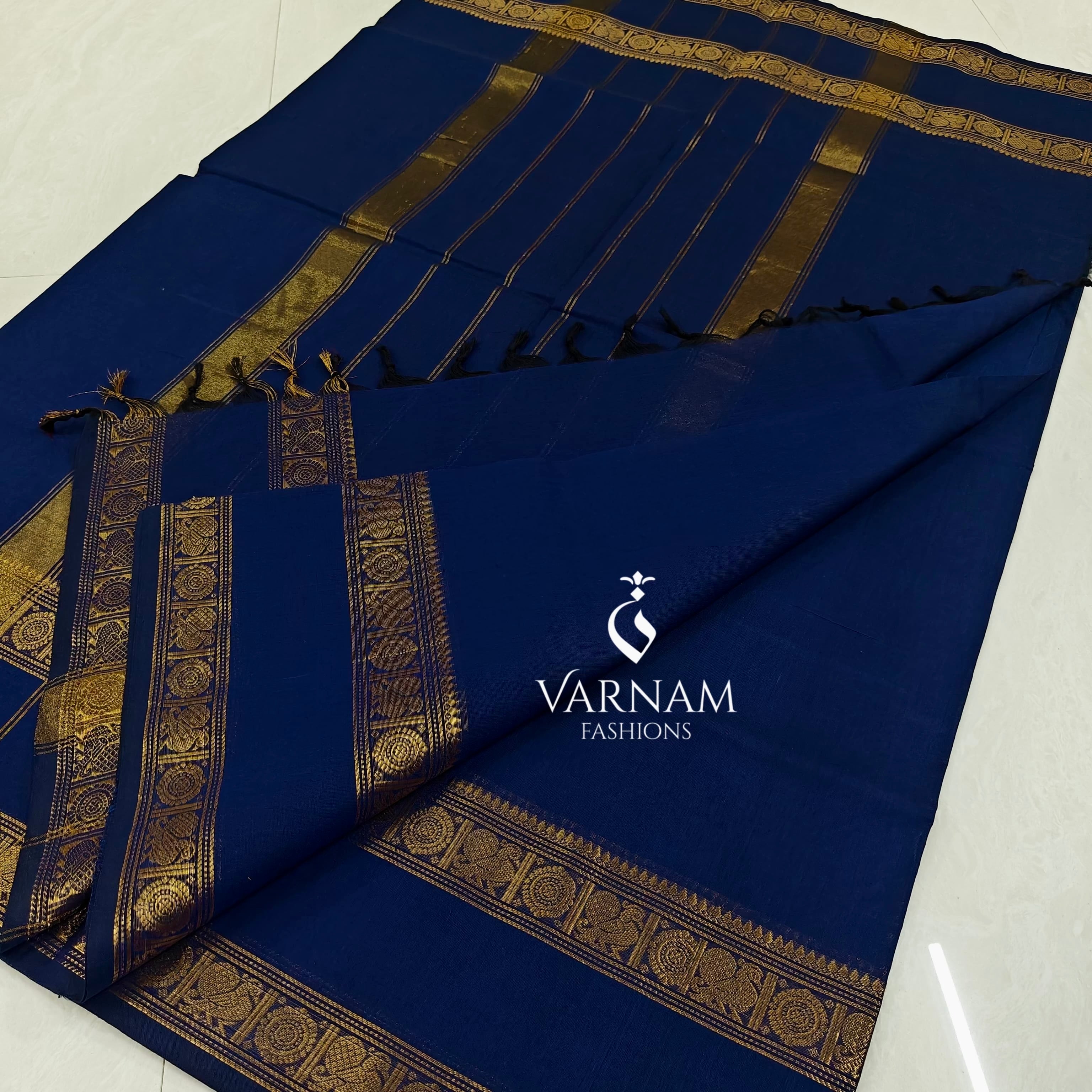 Plain Kanchi Cotton Saree With Rettapetta Zari Border