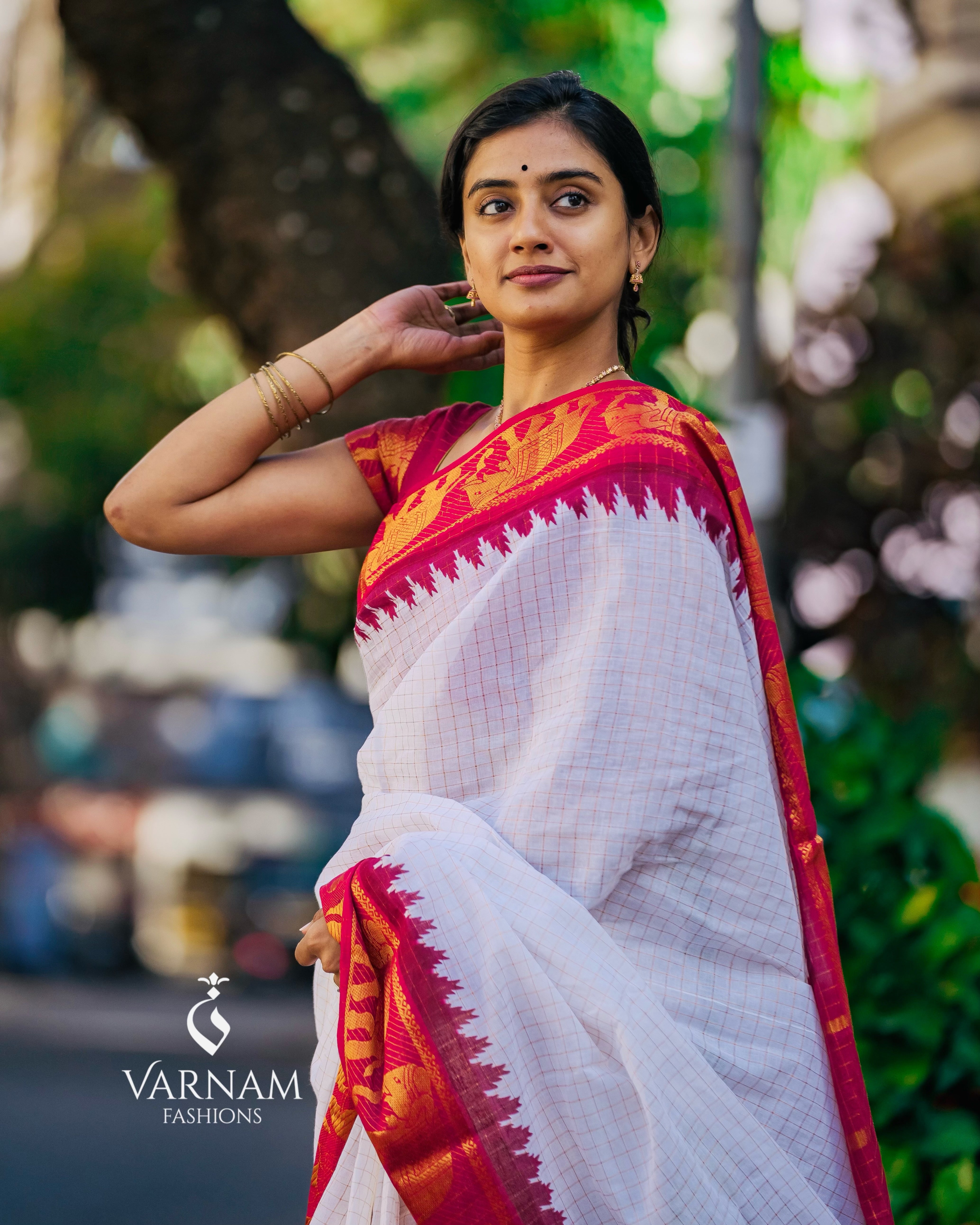 Elephant Border White With Red Sungudi Cotton Saree