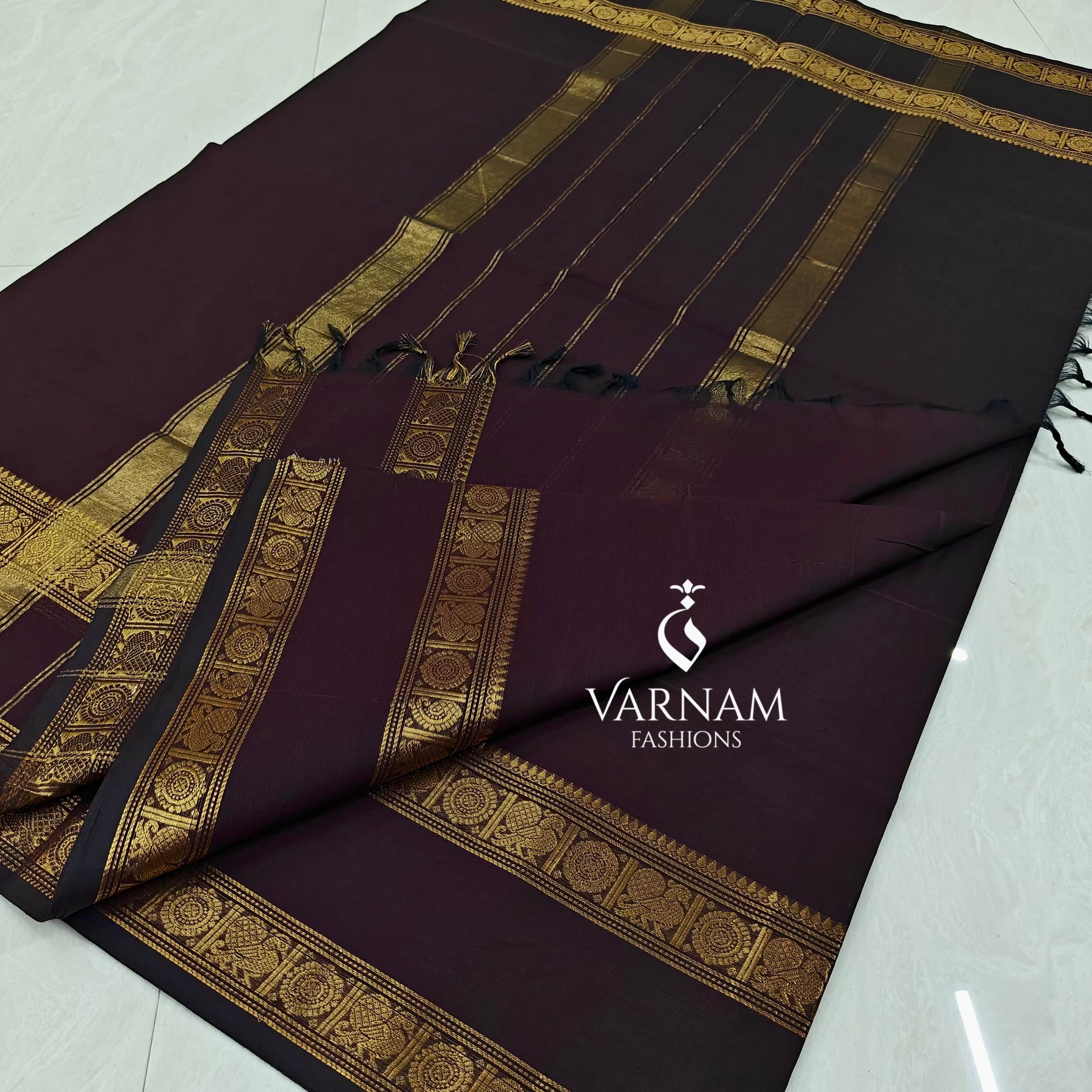 Plain Kanchi Cotton Saree With Rettapetta Zari Border