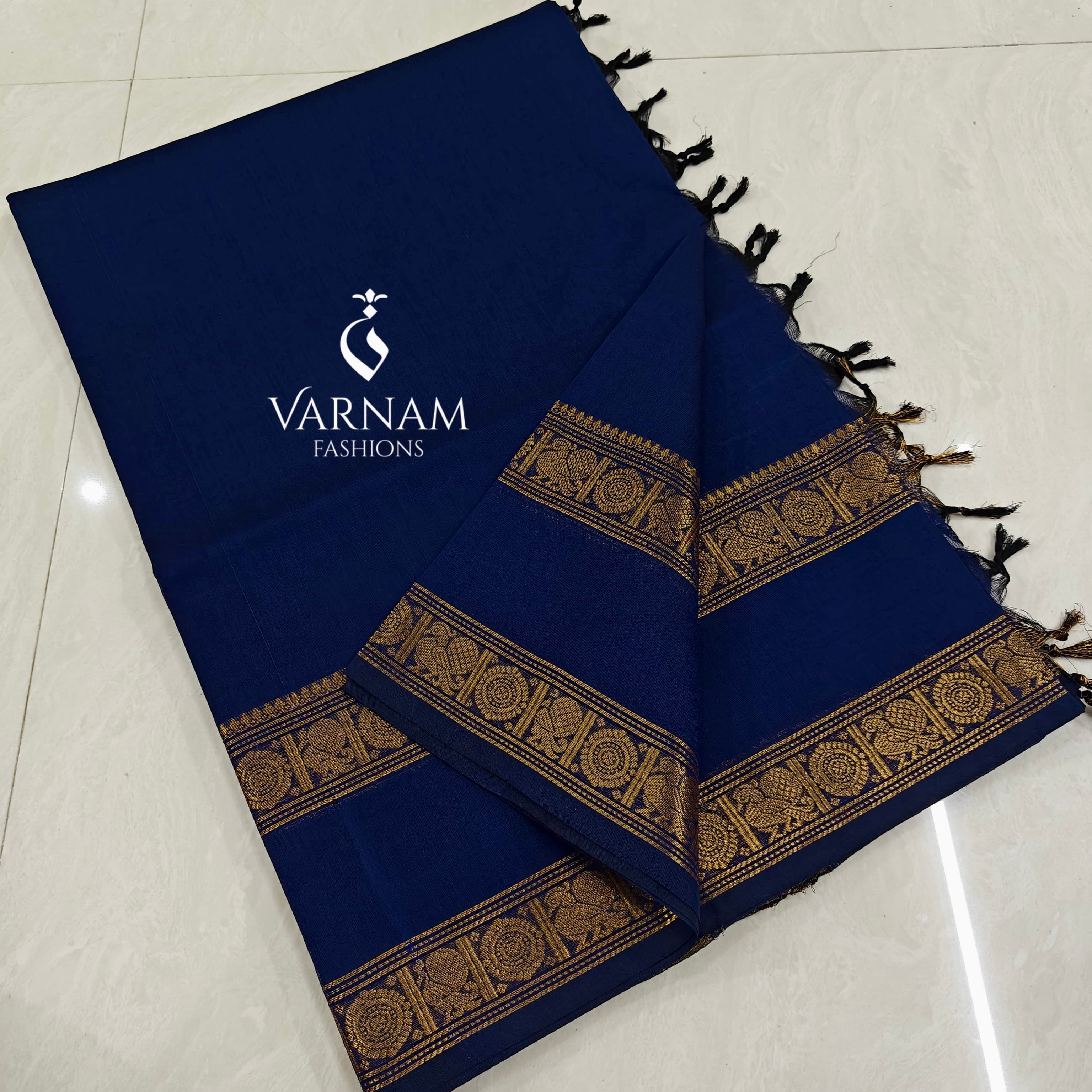 Plain Kanchi Cotton Saree With Rettapetta Zari Border