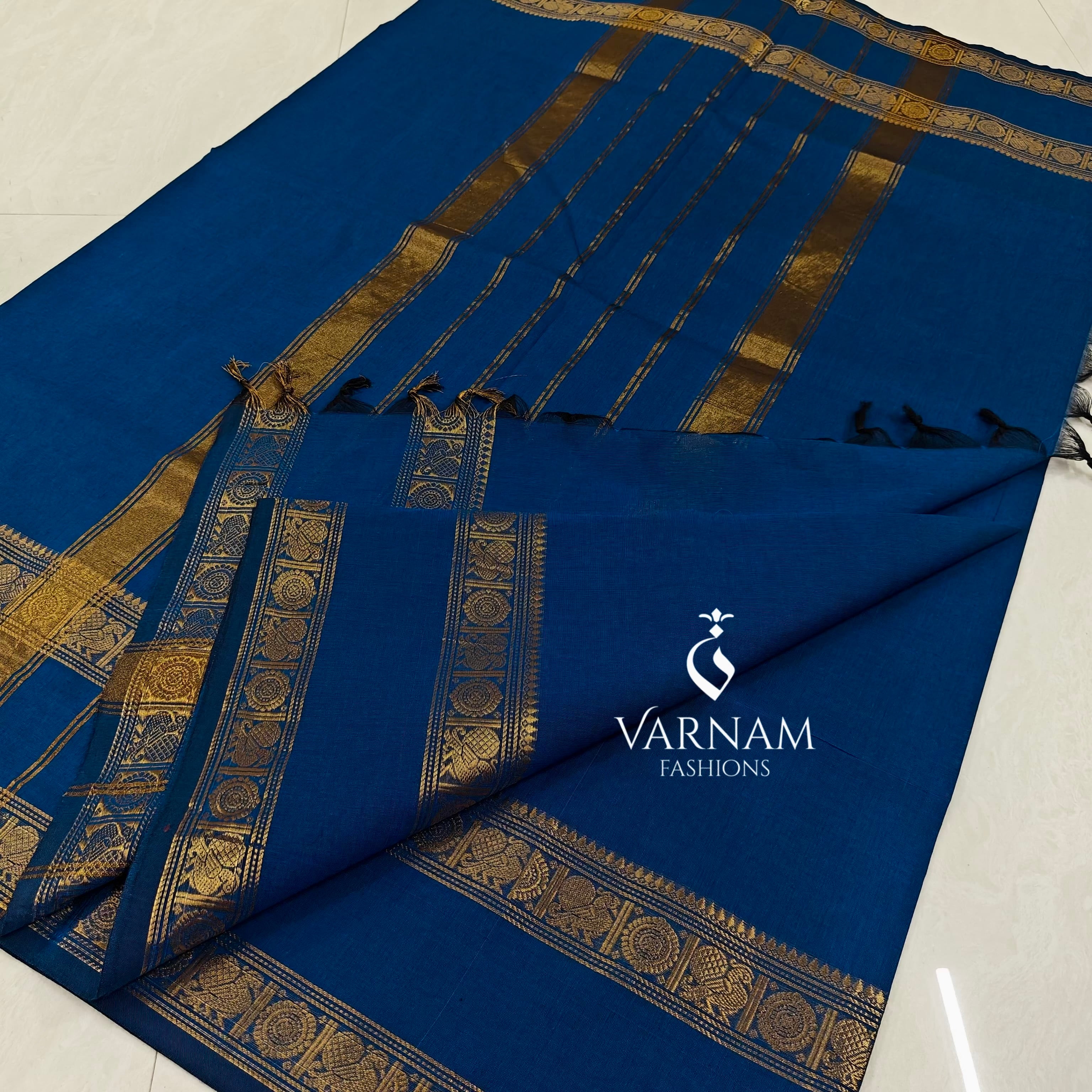 Plain Kanchi Cotton Saree With Rettapetta Zari Border