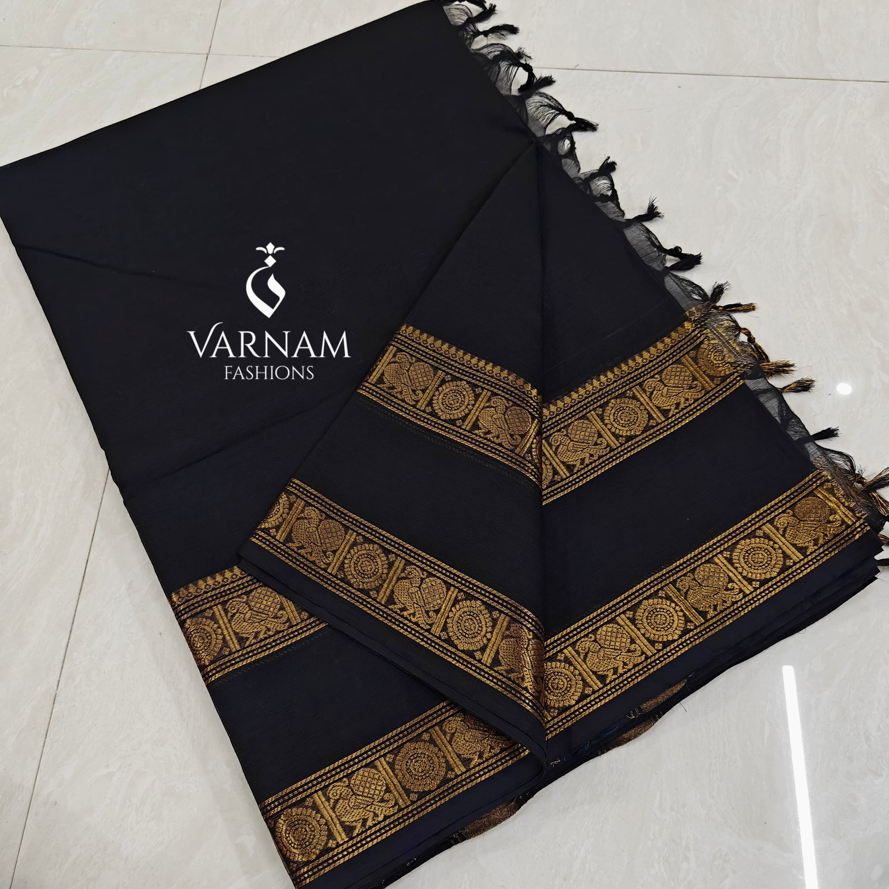 Plain Kanchi Cotton Saree With Rettapetta Zari Border
