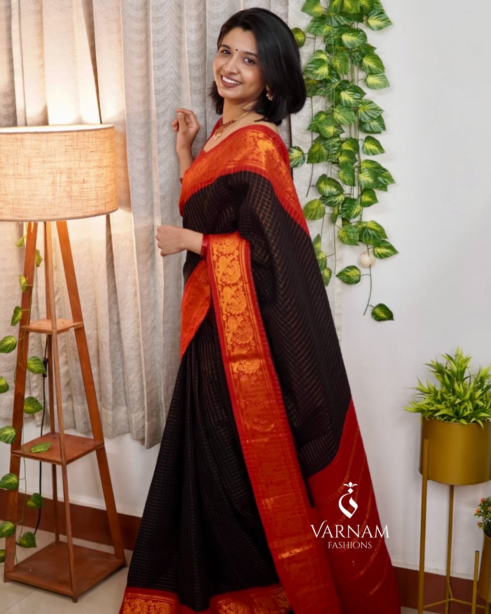 Black With Red Zari Kattam Sungudi Cotton Saree