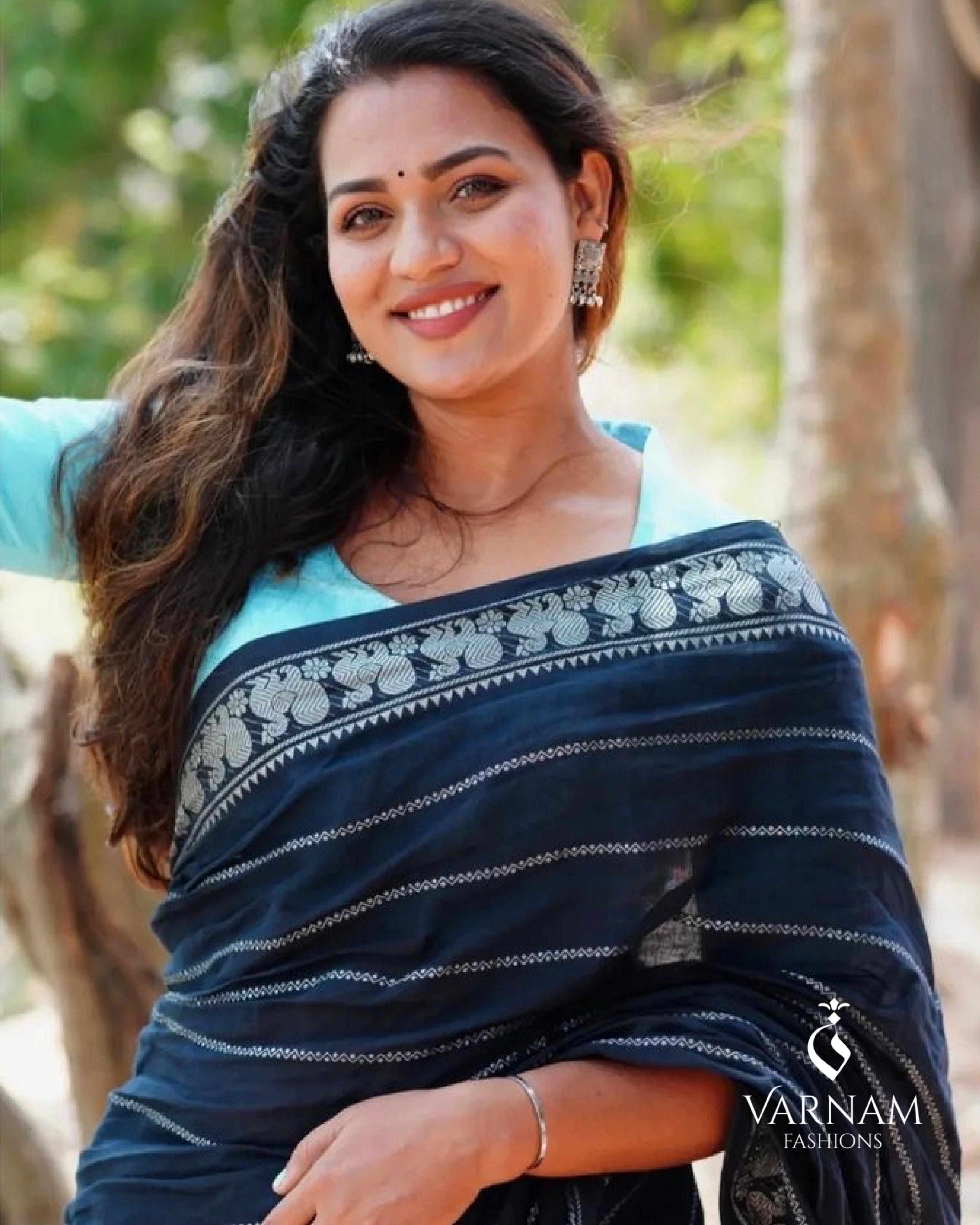 Black Silver Velthari Sungudi Cotton Saree