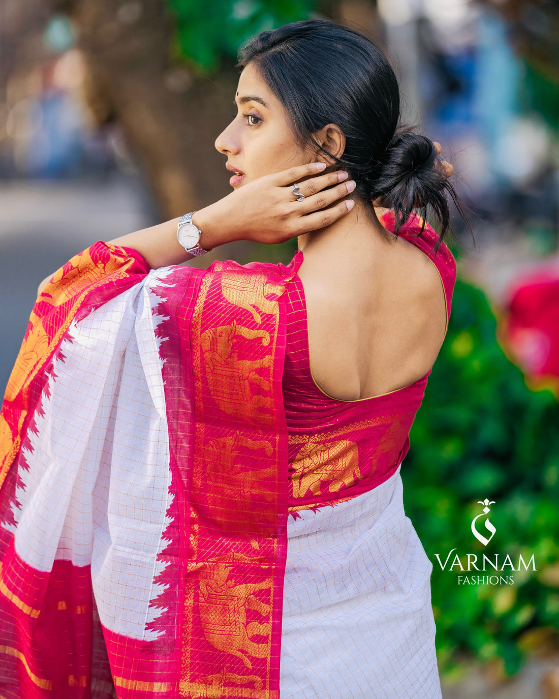 Elephant Border White With Red Sungudi Cotton Saree